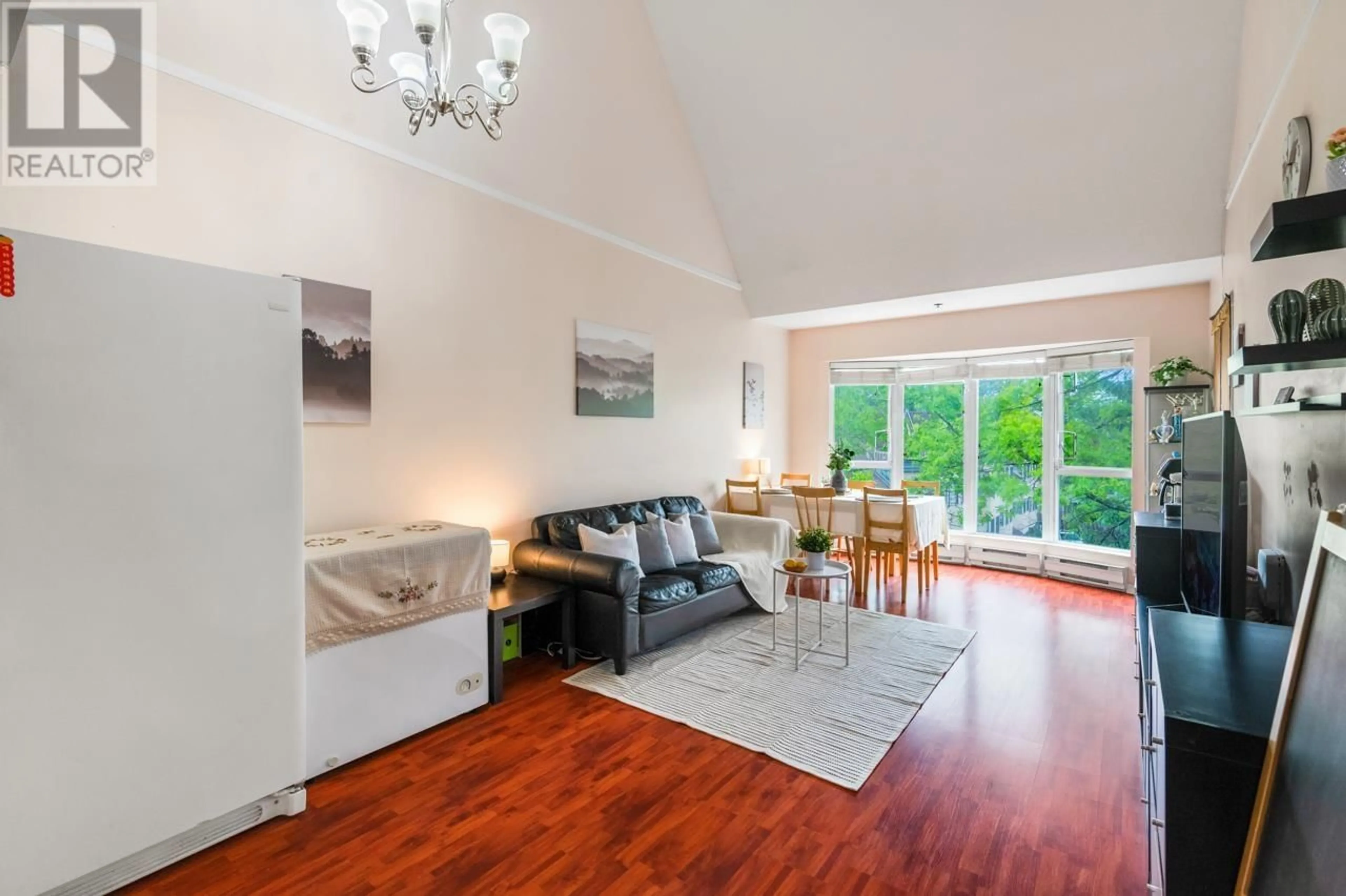 Living room with furniture, wood/laminate floor for 321 - 8620 JONES ROAD, Richmond British Columbia V6Y3Z4