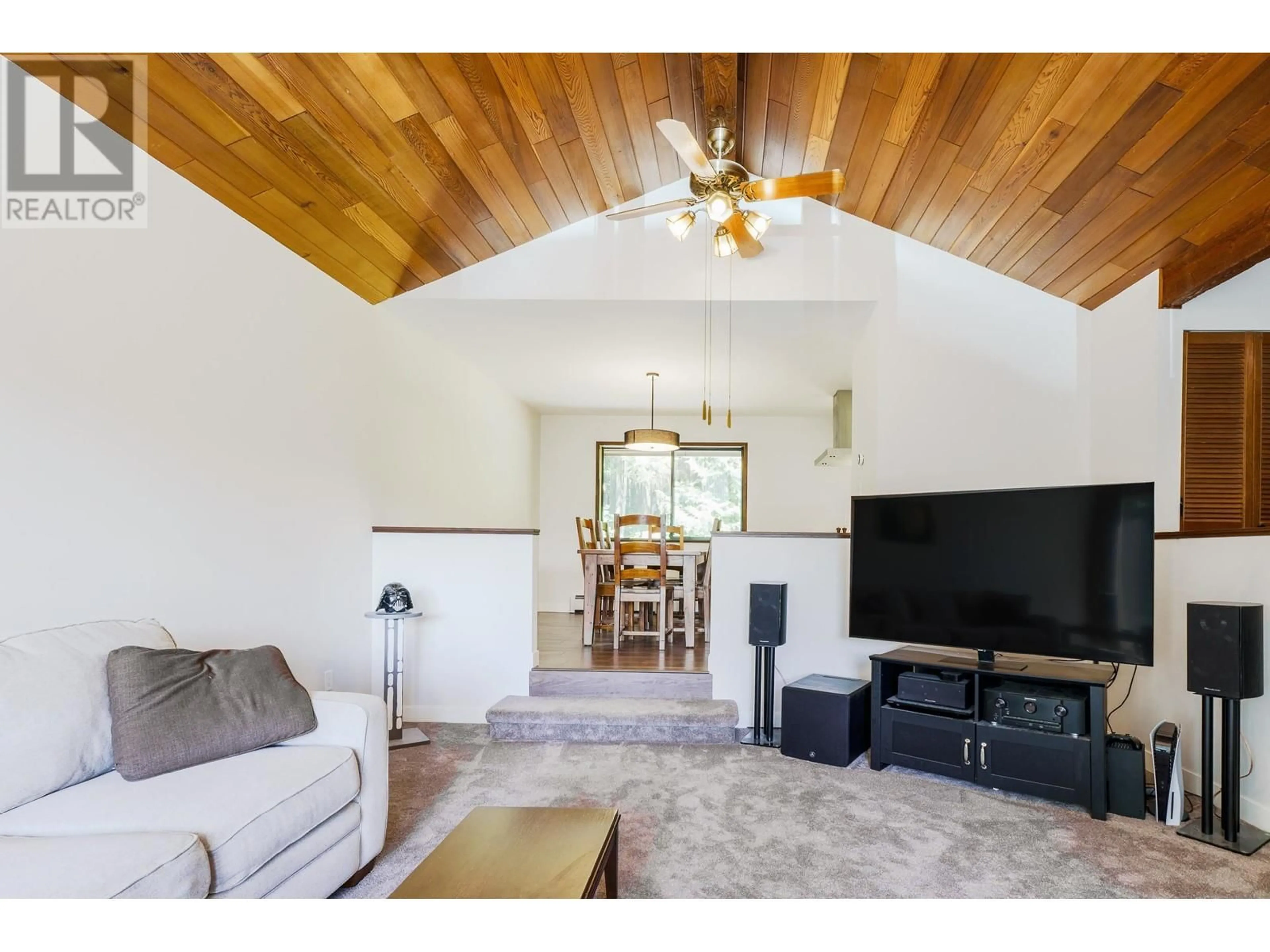 Living room with furniture, wood/laminate floor for 27573 SAYERS CRESCENT, Maple Ridge British Columbia V2W1N3