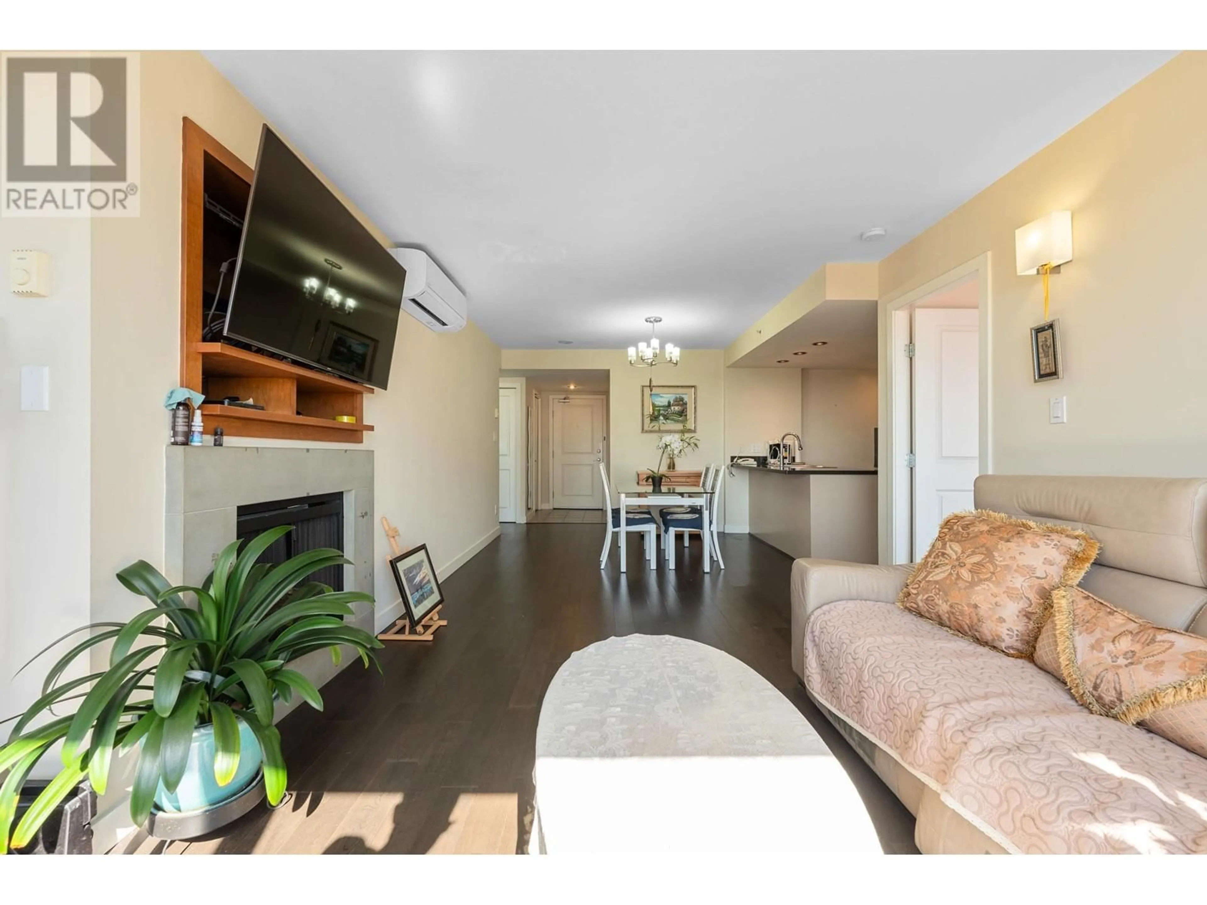 Living room with furniture, wood/laminate floor for 1501 - 9133 HEMLOCK DRIVE, Richmond British Columbia V6Y4J9