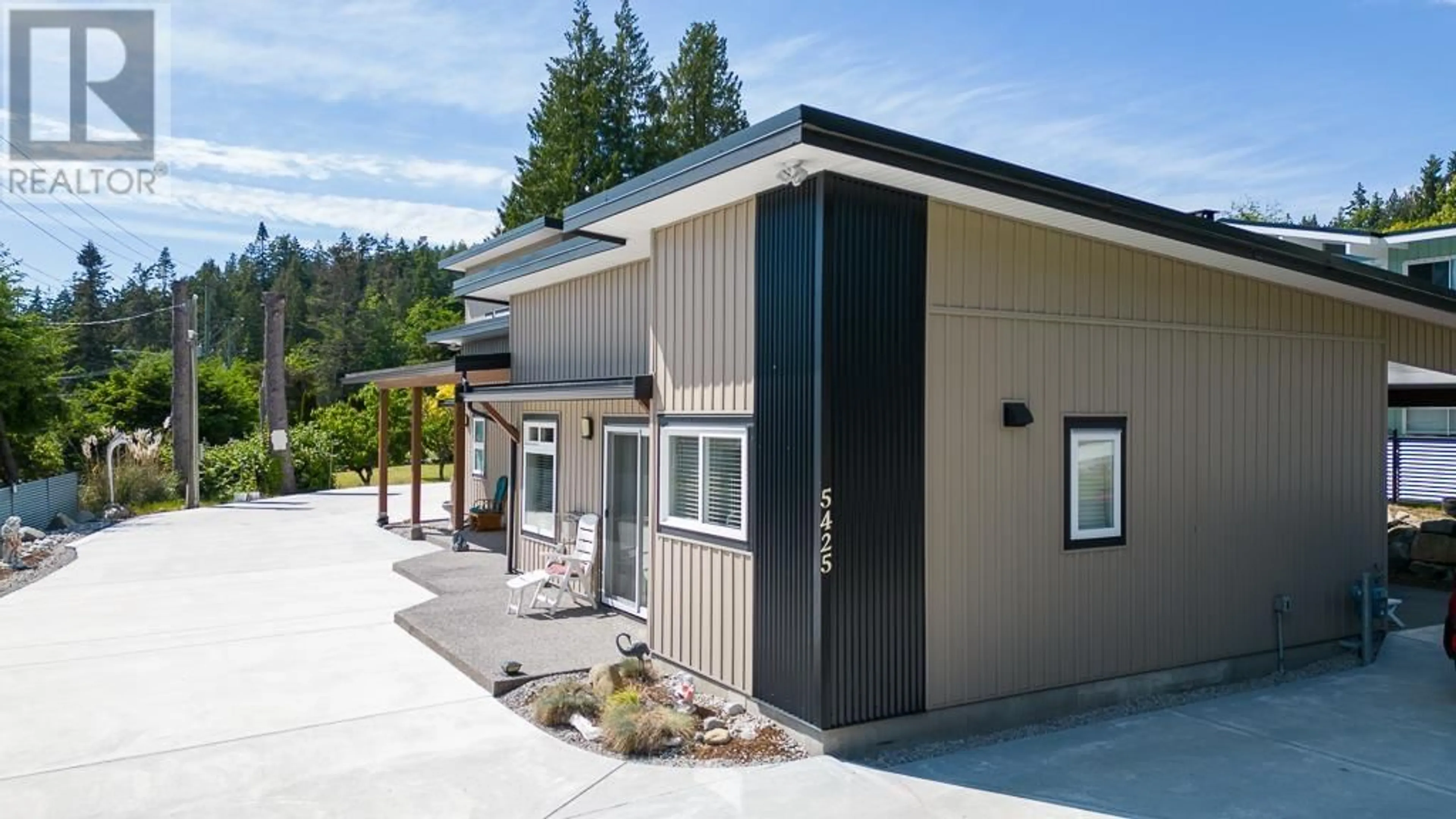 Home with vinyl exterior material, unknown for 5425 MASON ROAD, Sechelt British Columbia V7Z0S8