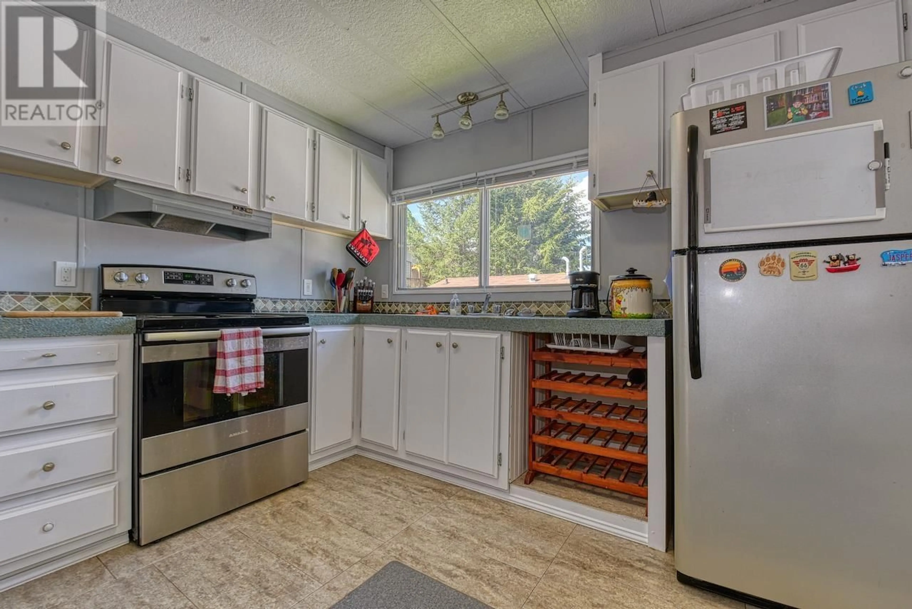 Standard kitchen, unknown for 13 - 997 CHILCOTIN 20 HIGHWAY, Williams Lake British Columbia V2G4X6