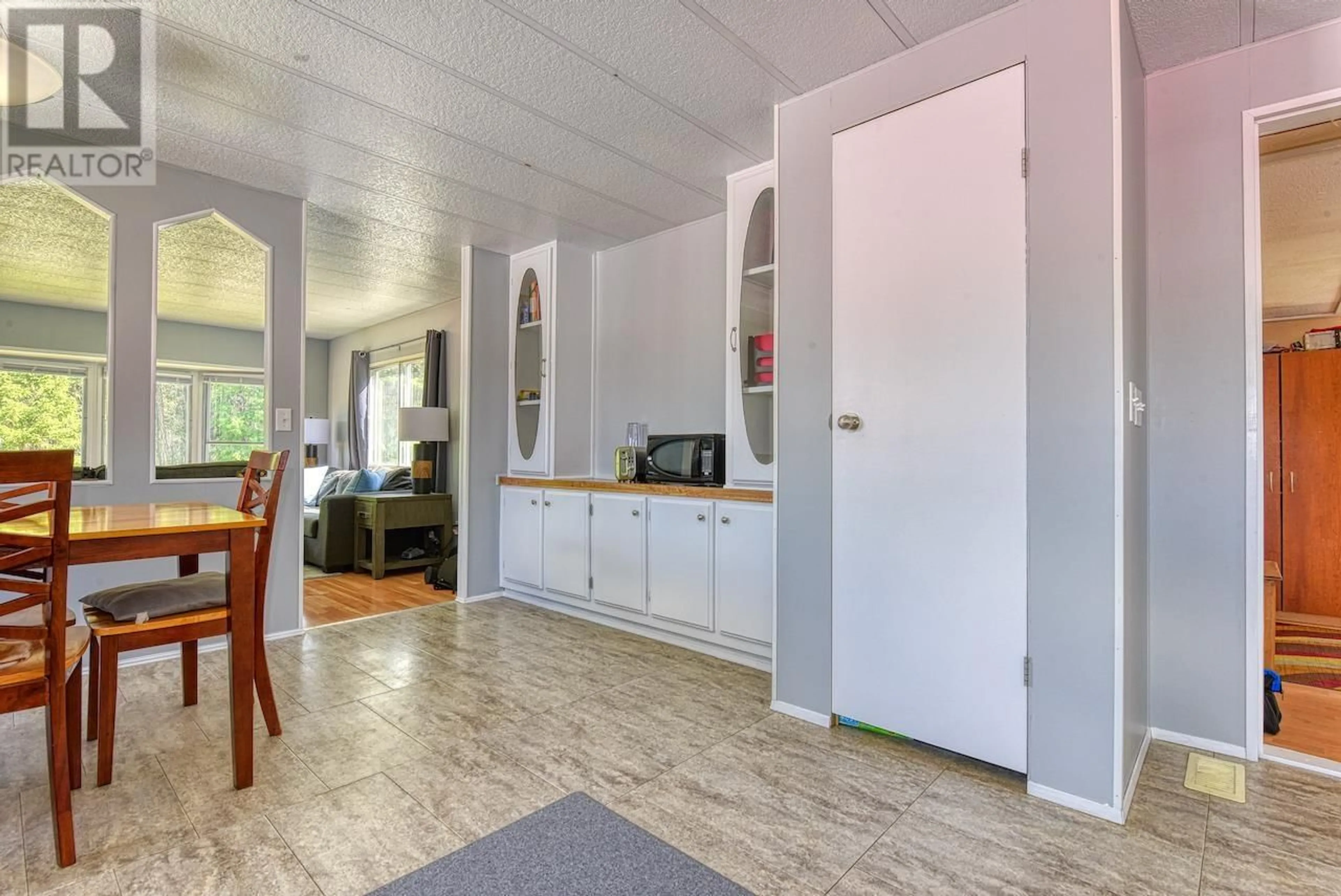 Indoor entryway for 13 - 997 CHILCOTIN 20 HIGHWAY, Williams Lake British Columbia V2G4X6