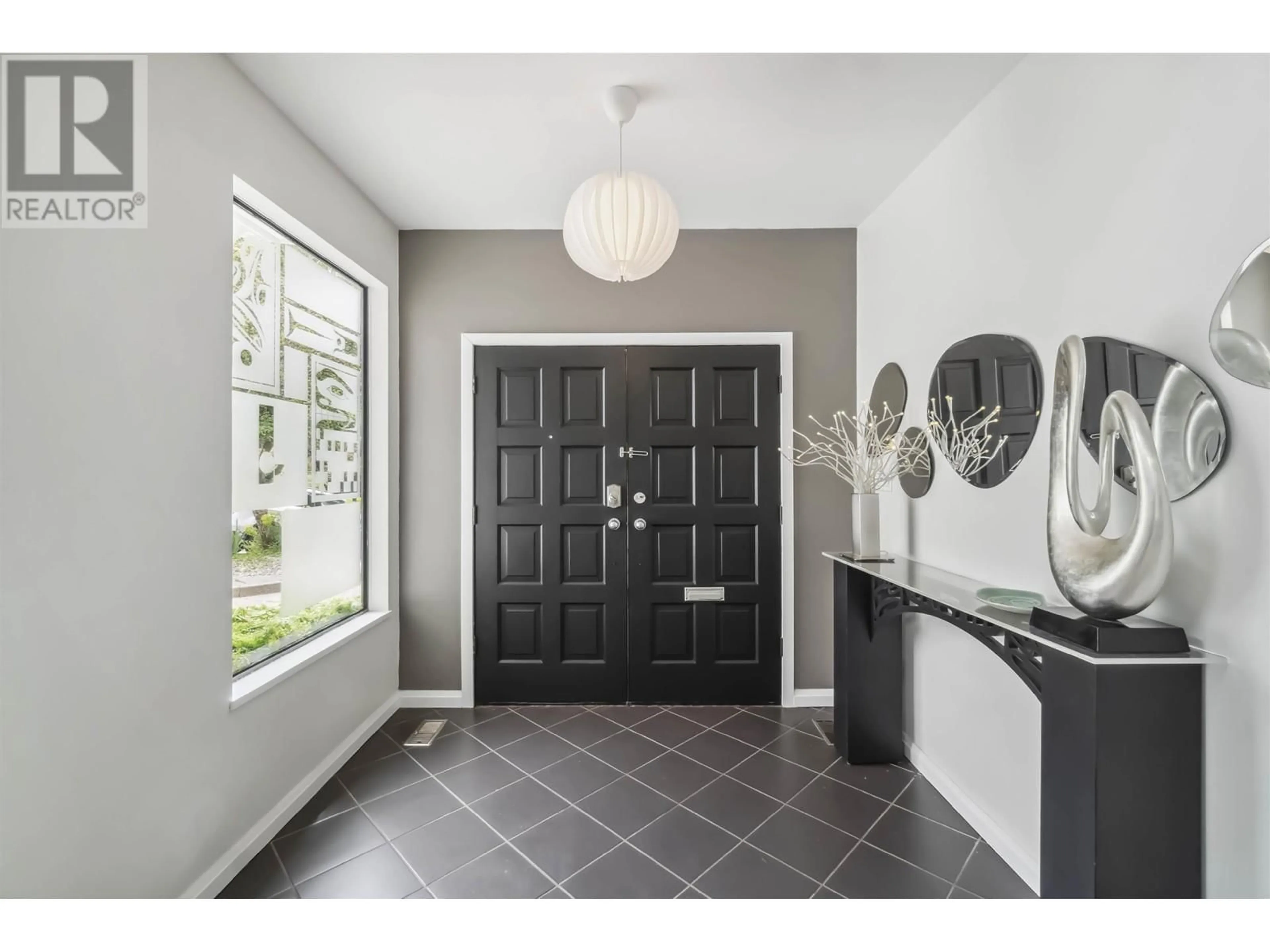 Indoor entryway for 4133 TYTAHUN CRESCENT, Vancouver British Columbia V6N3N1