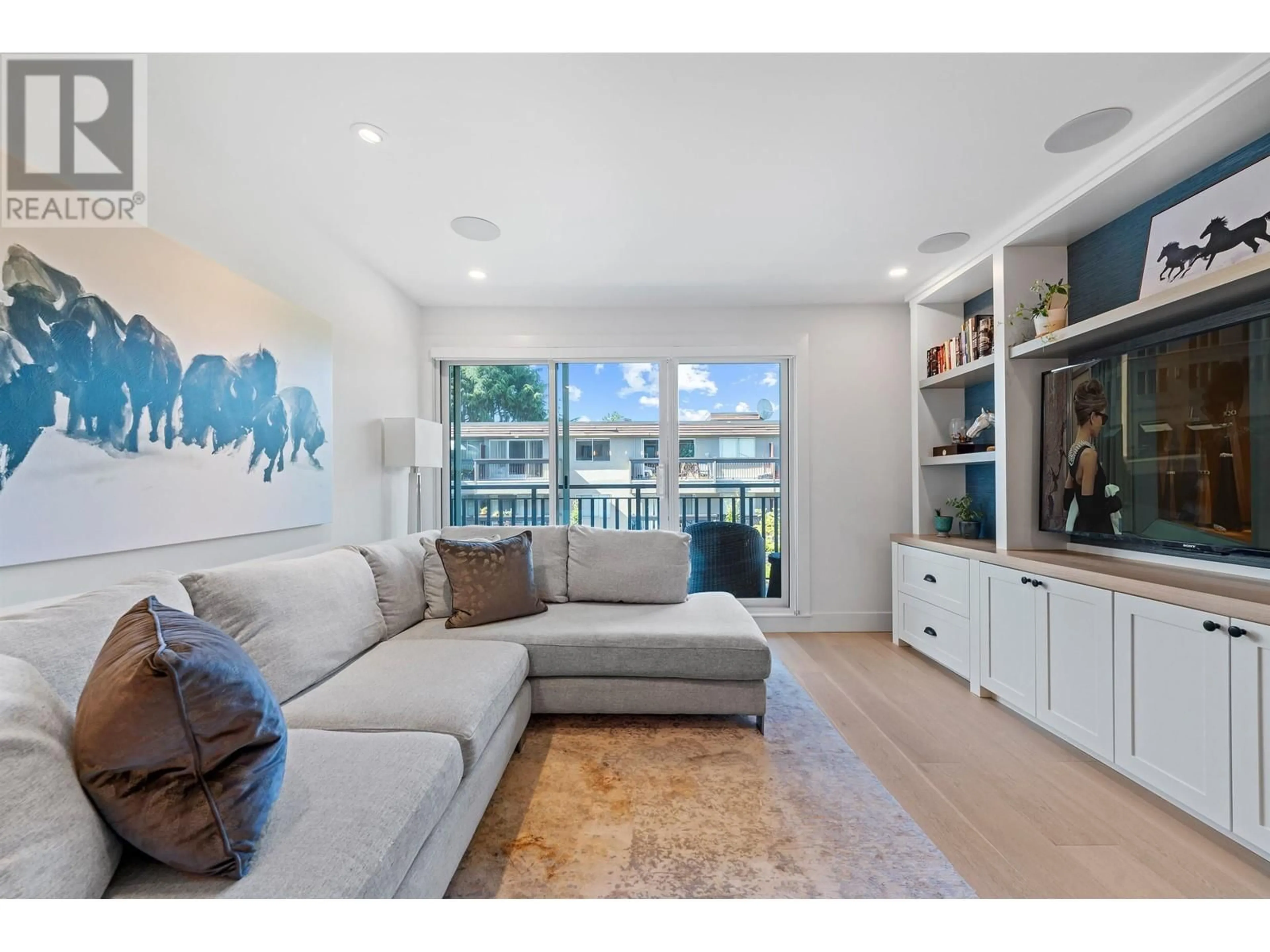 Living room with furniture, unknown for 215 - 2121 6TH AVENUE, Vancouver British Columbia V6K1V5