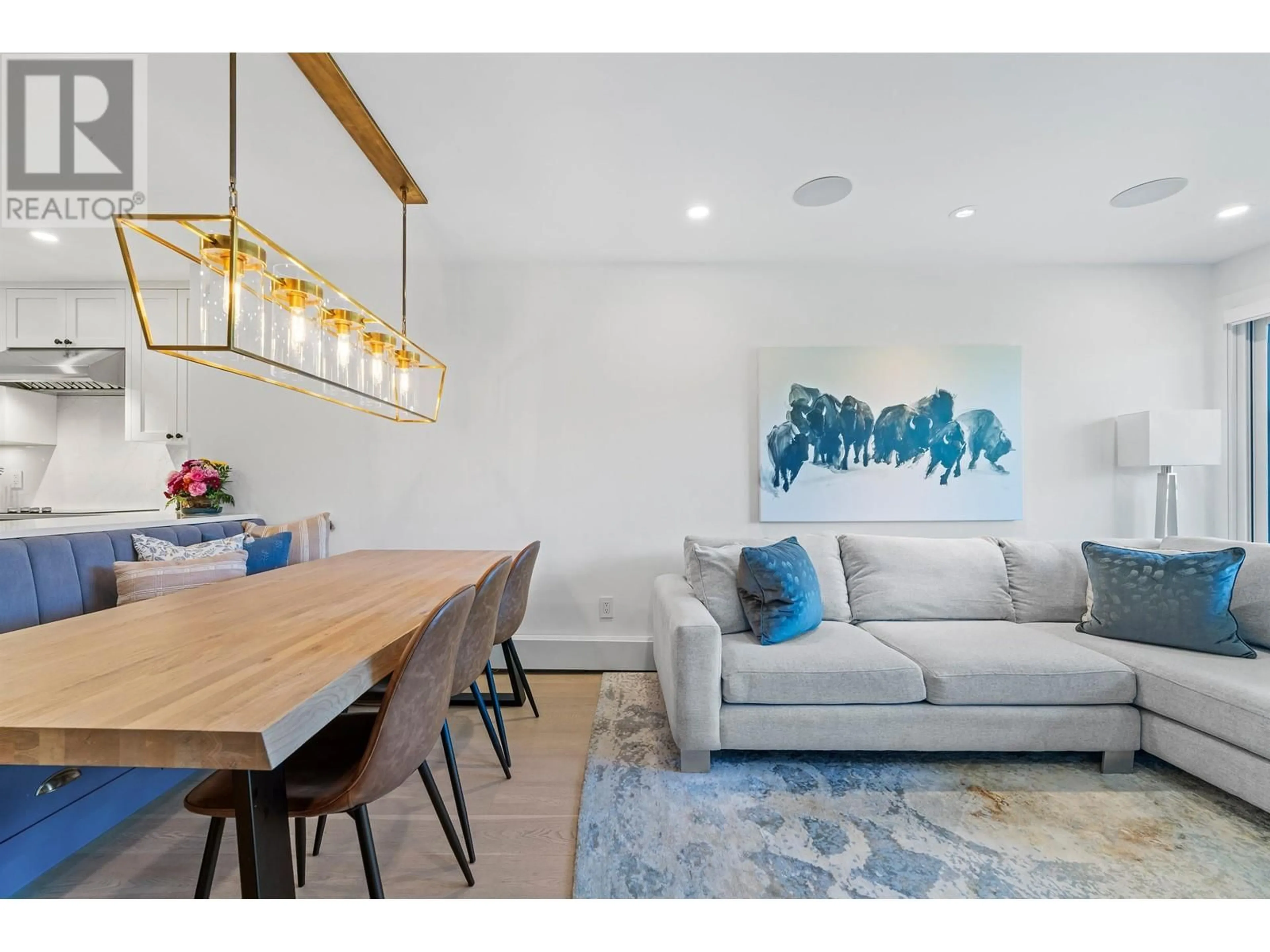 Living room with furniture, wood/laminate floor for 215 - 2121 6TH AVENUE, Vancouver British Columbia V6K1V5