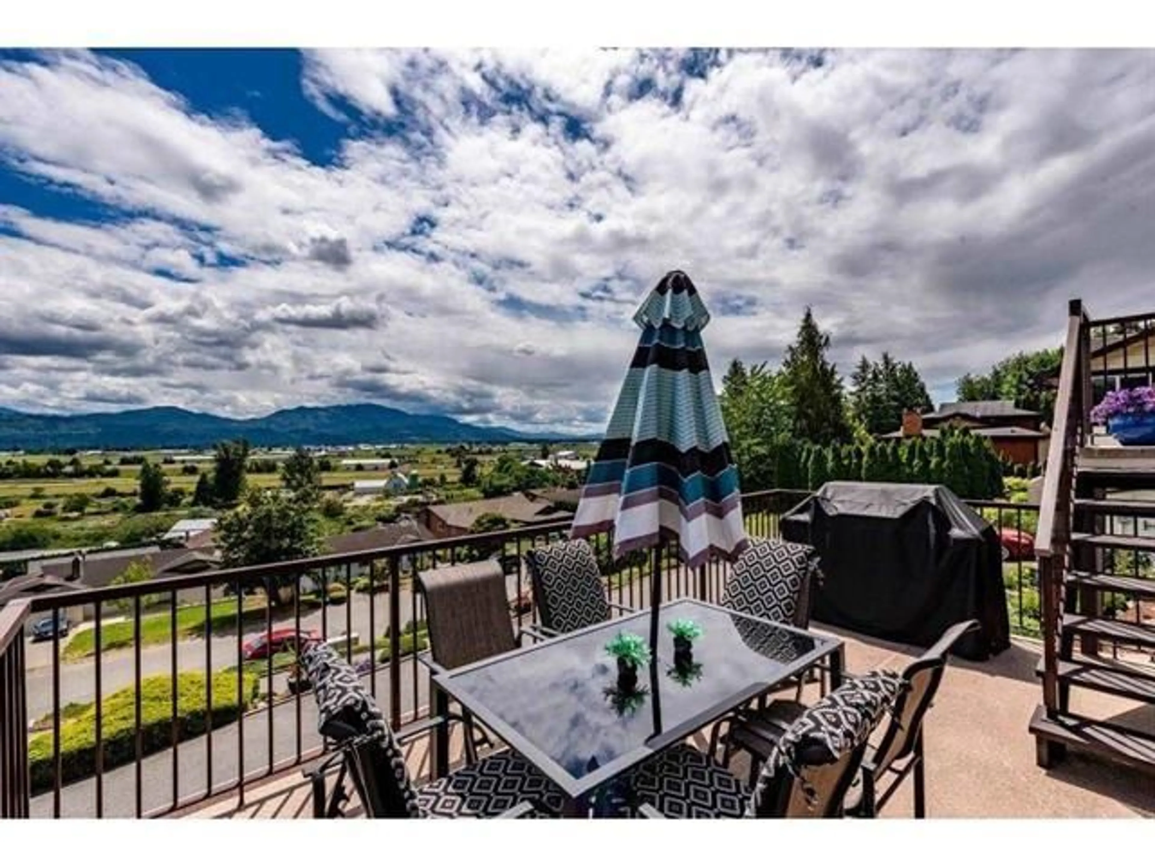 Patio, mountain view for 35361 ROCKWELL, Abbotsford British Columbia V2S4N4