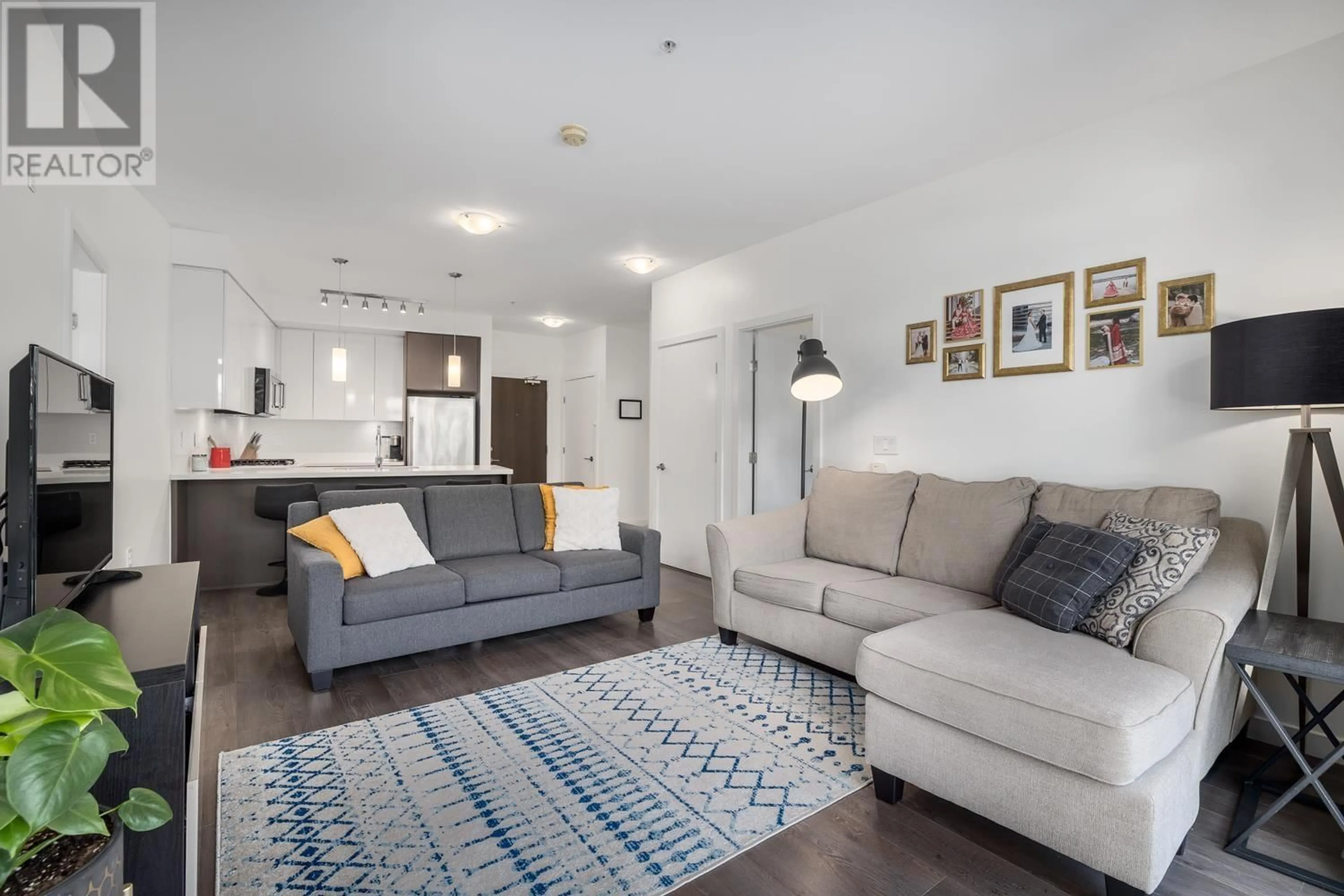 Living room with furniture, unknown for 217 - 22 ROYAL AVENUE, New Westminster British Columbia V3L0H1