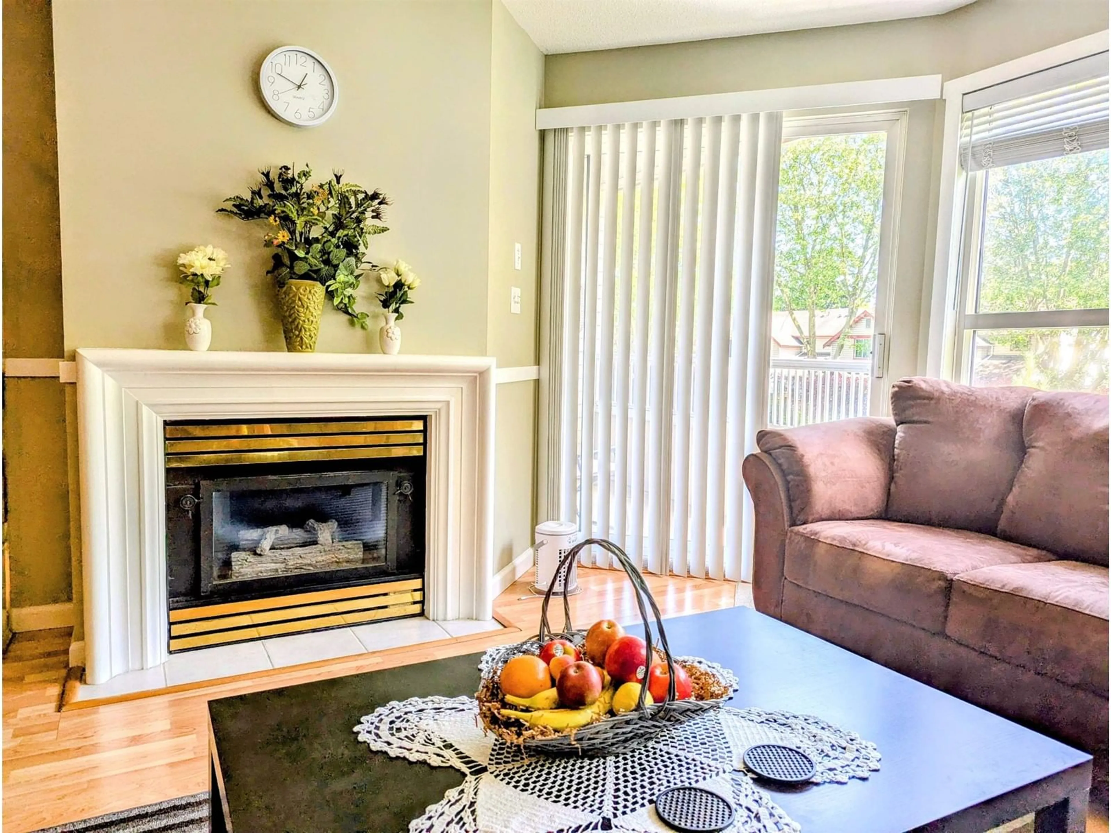 Living room with furniture, wood/laminate floor for 217 - 8139 121A, Surrey British Columbia V3W0Z2