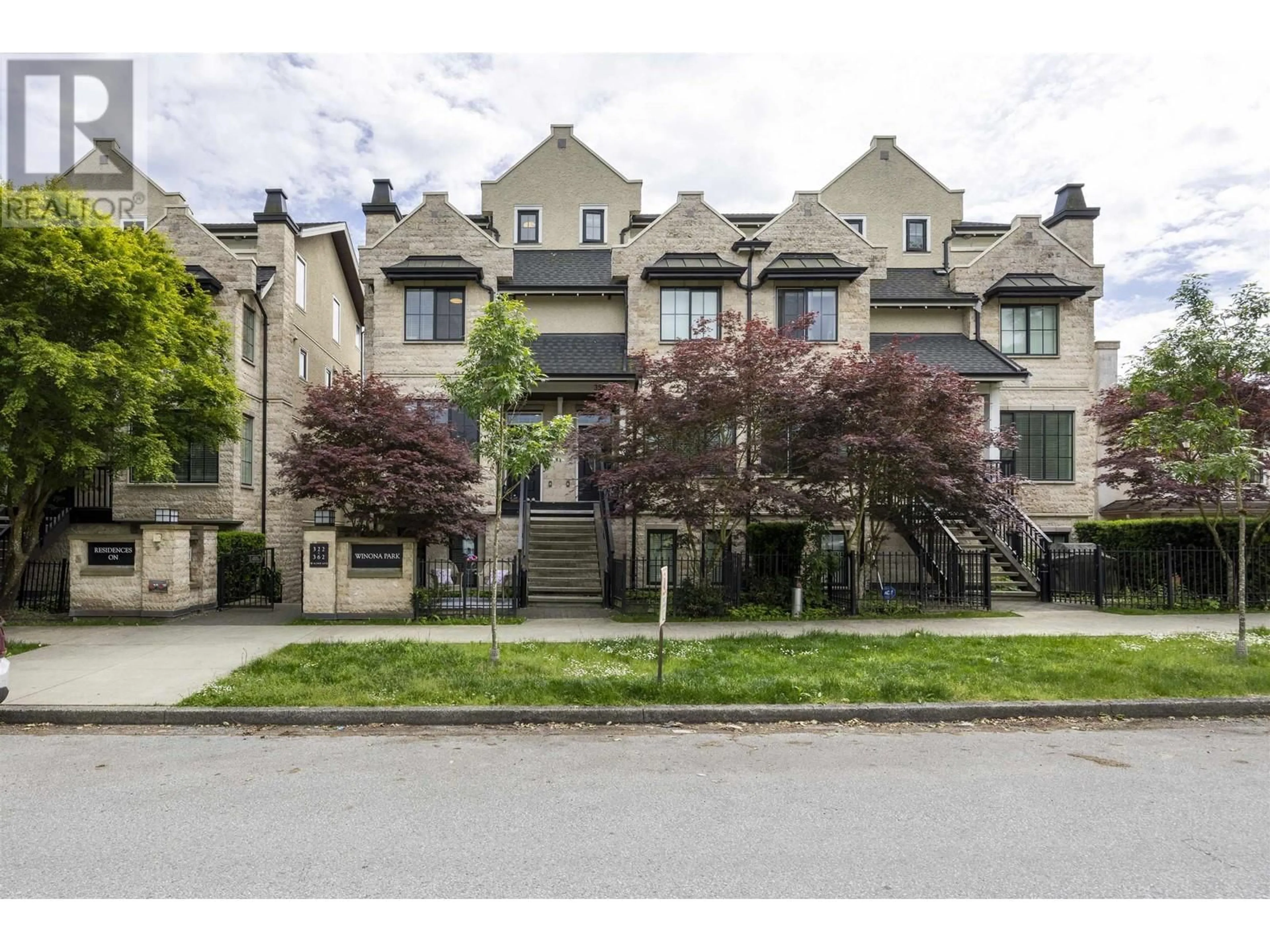 A pic from outside/outdoor area/front of a property/back of a property/a pic from drone, street for 356 62ND AVENUE, Vancouver British Columbia V5X2E3