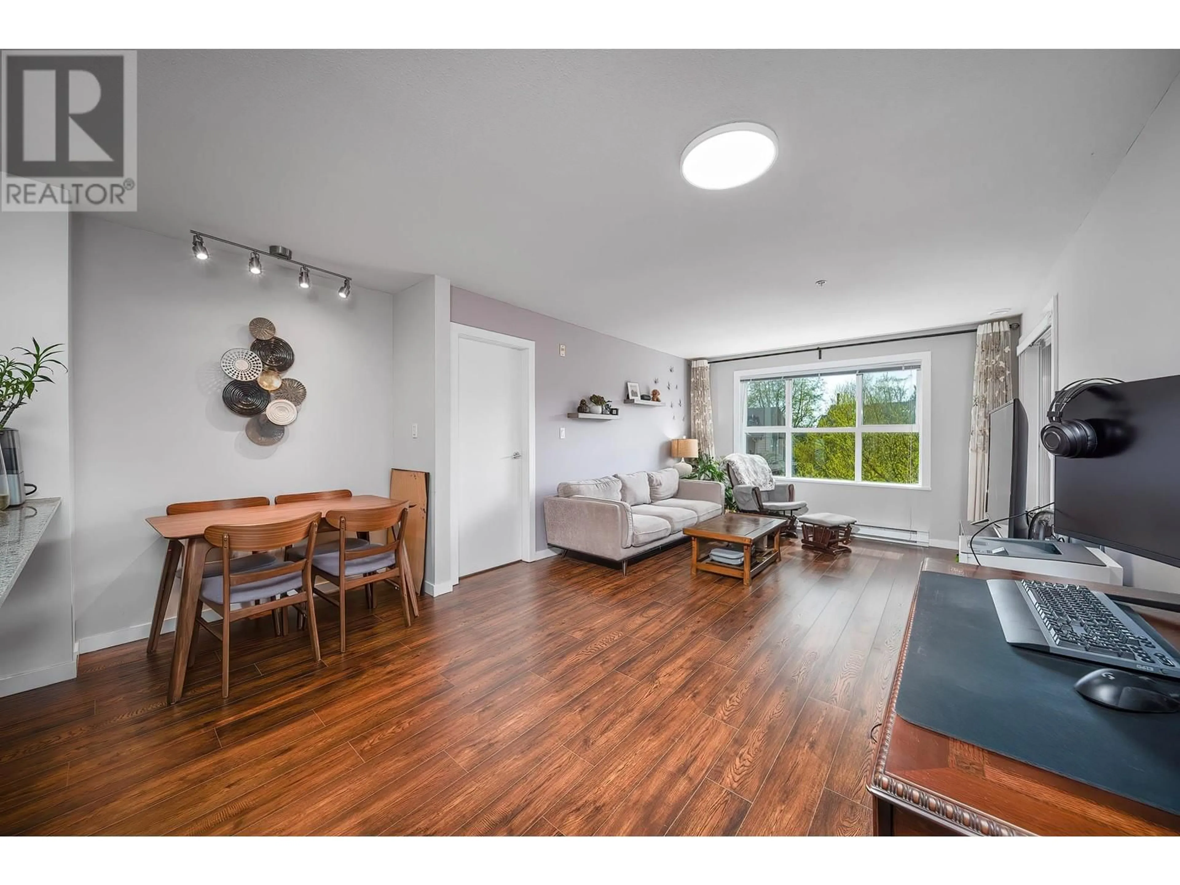 A pic of a room for 214 - 5885 IRMIN STREET, Burnaby British Columbia V5J0C2