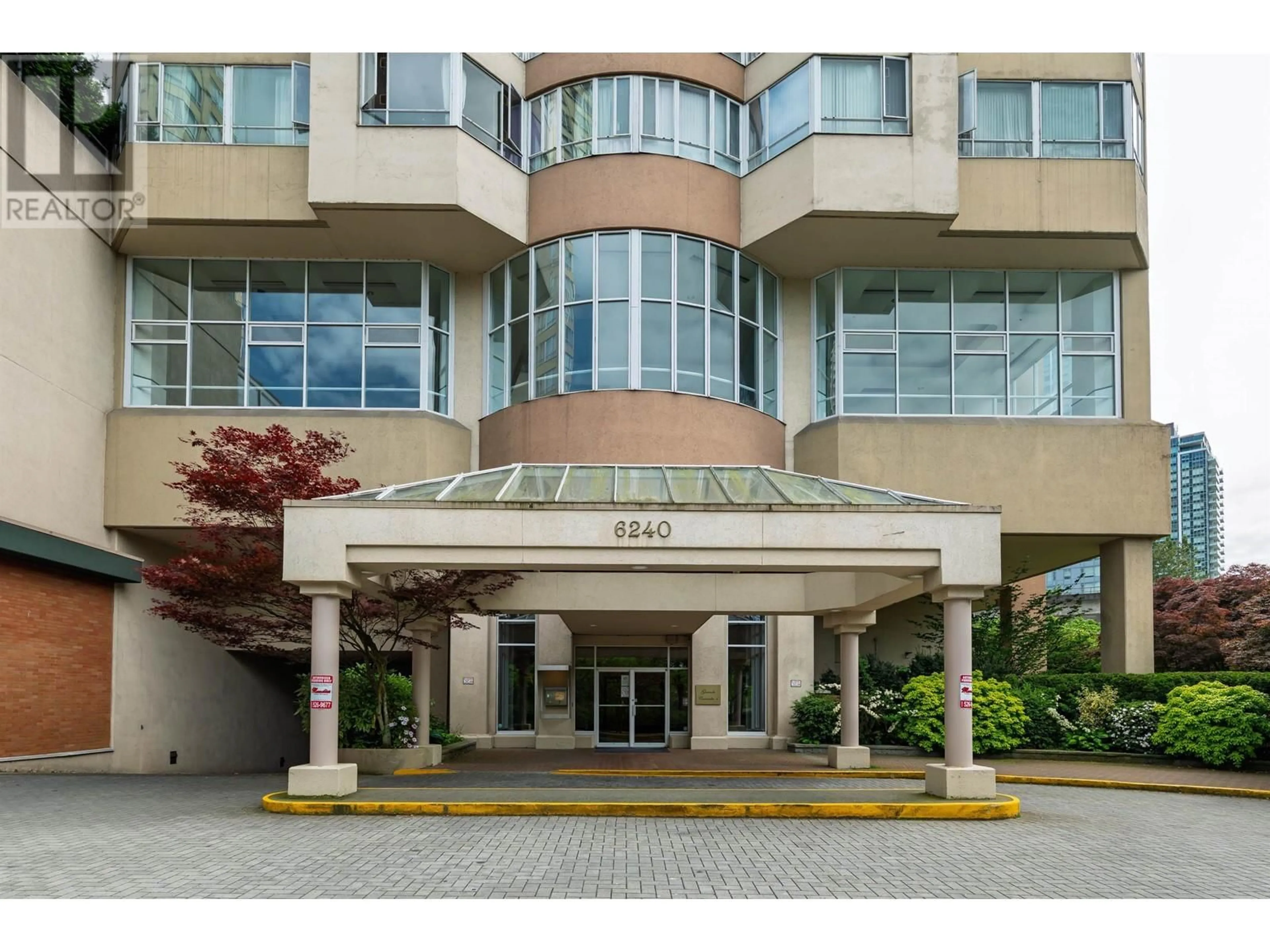 Indoor foyer for 402 - 6240 MCKAY AVENUE, Burnaby British Columbia V5H4L8