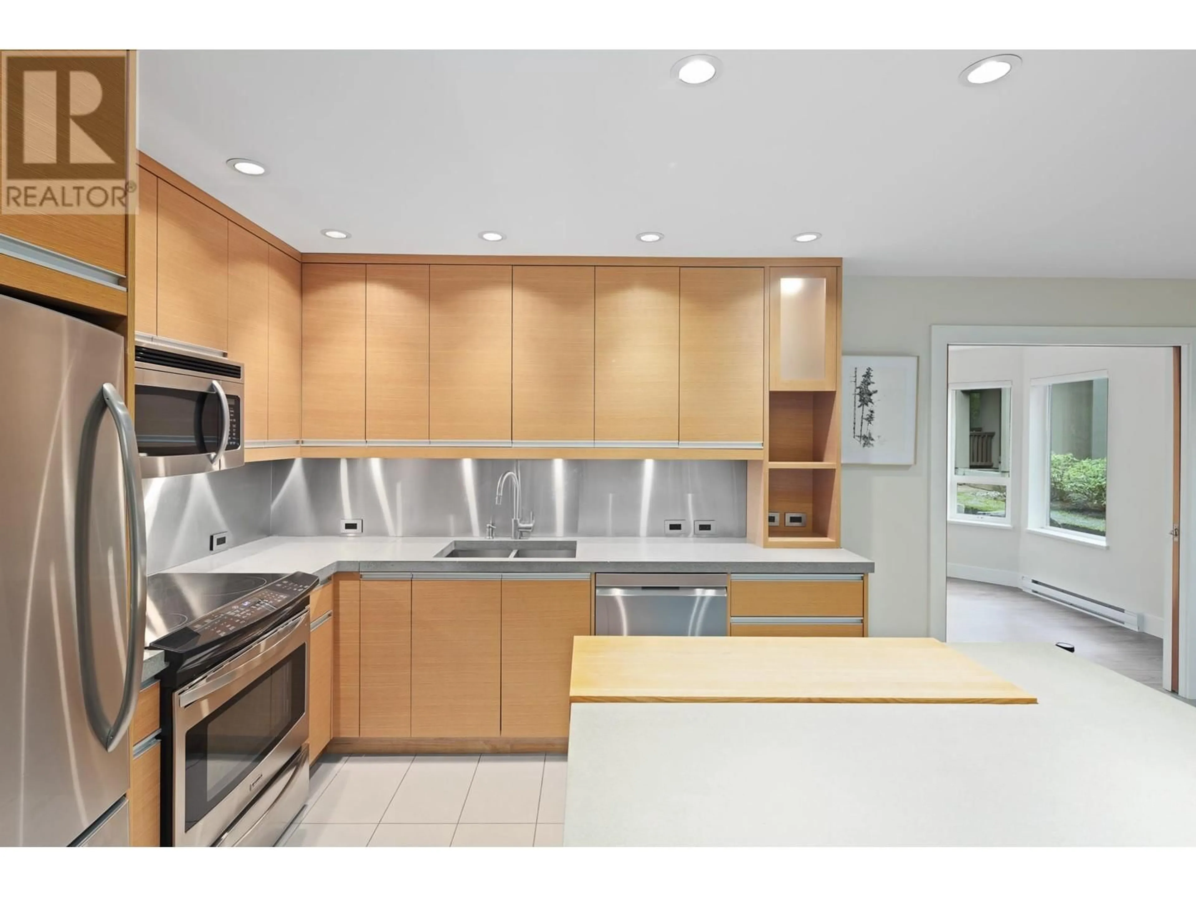 Contemporary kitchen, unknown for 18 - 4510 BLACKCOMB WAY, Whistler British Columbia V8E0X8