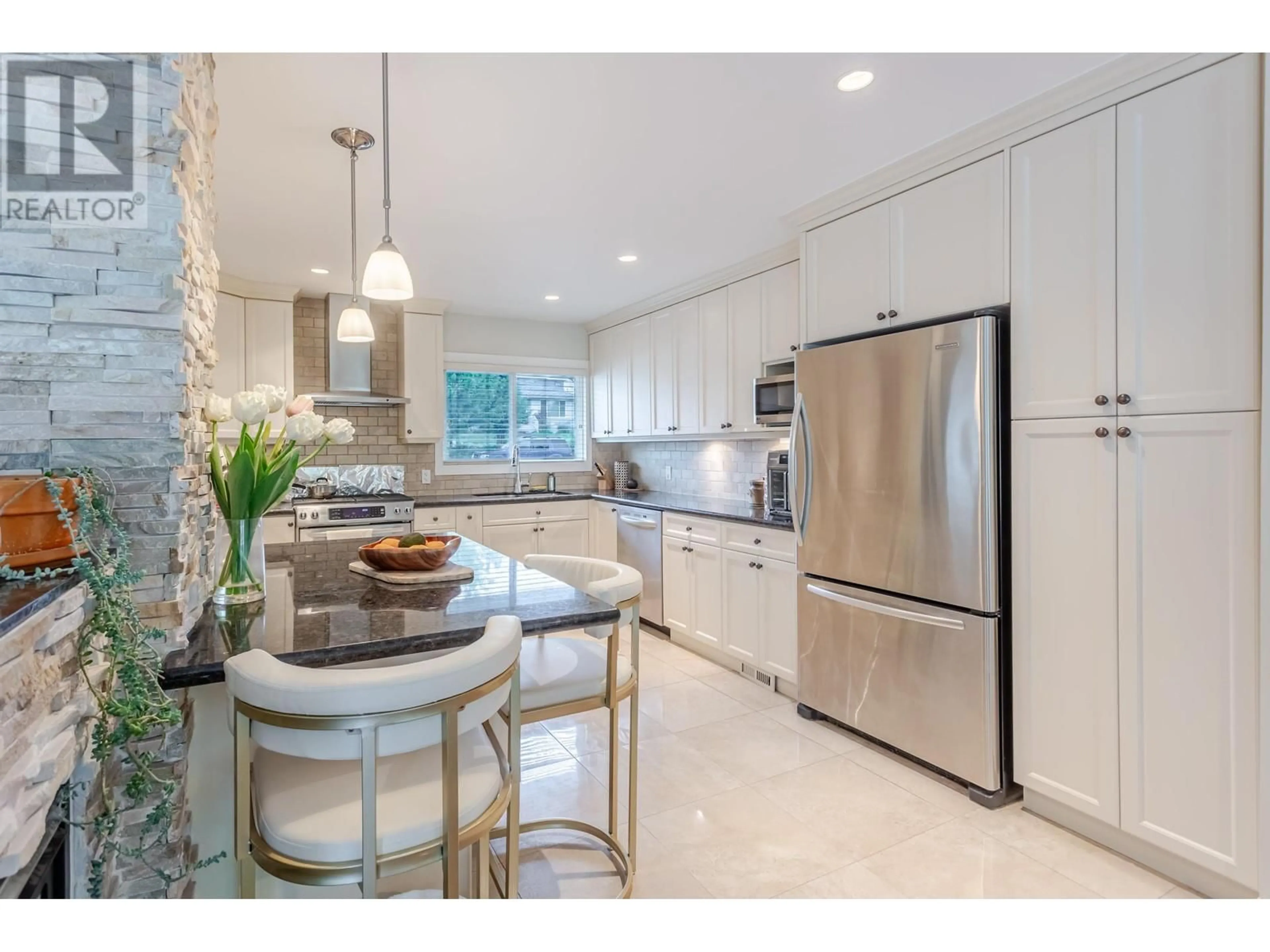 Open concept kitchen, ceramic/tile floor for 4628 RUMBLE STREET, Burnaby British Columbia V5J2A7