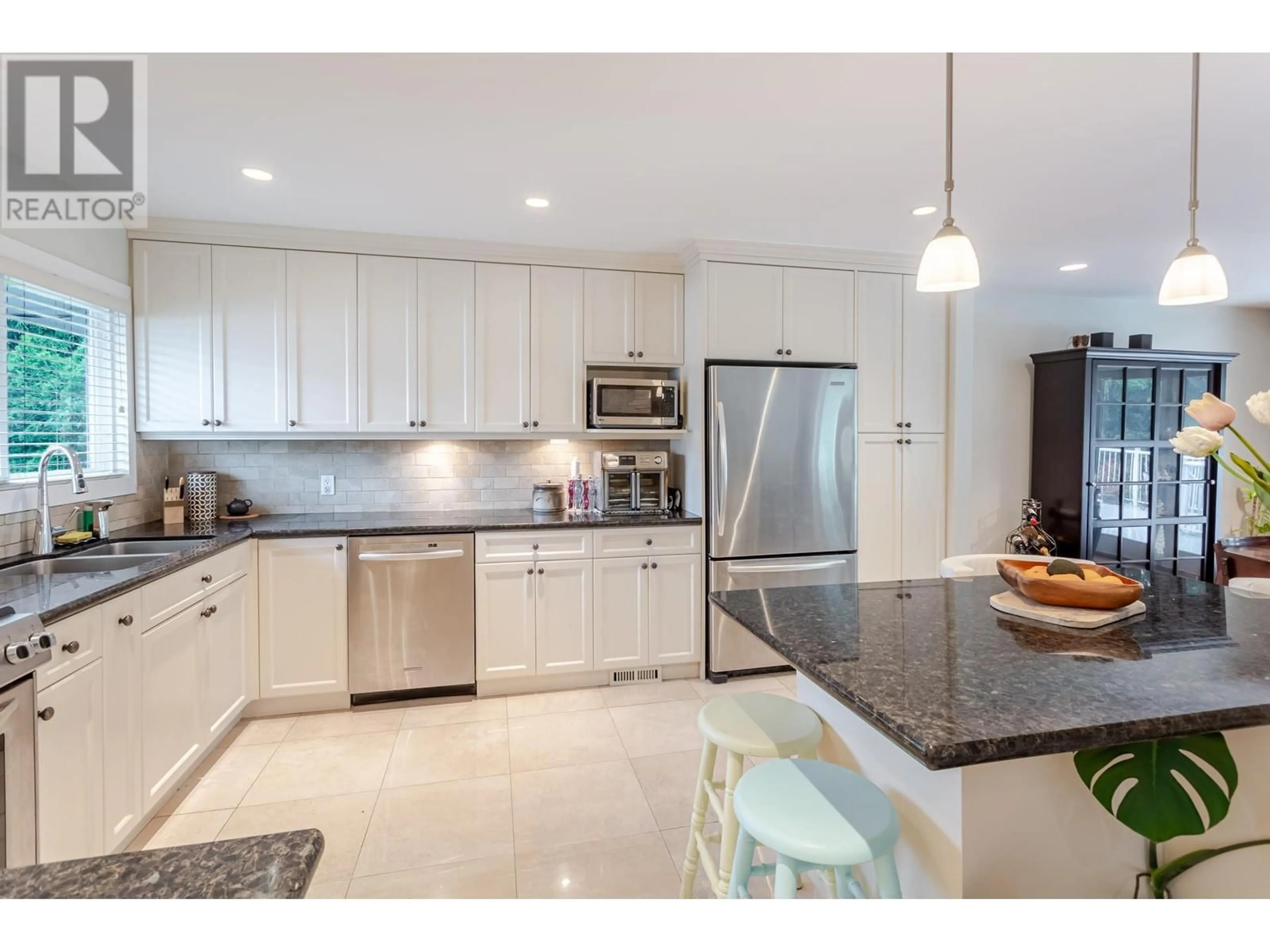 Open concept kitchen, ceramic/tile floor for 4628 RUMBLE STREET, Burnaby British Columbia V5J2A7