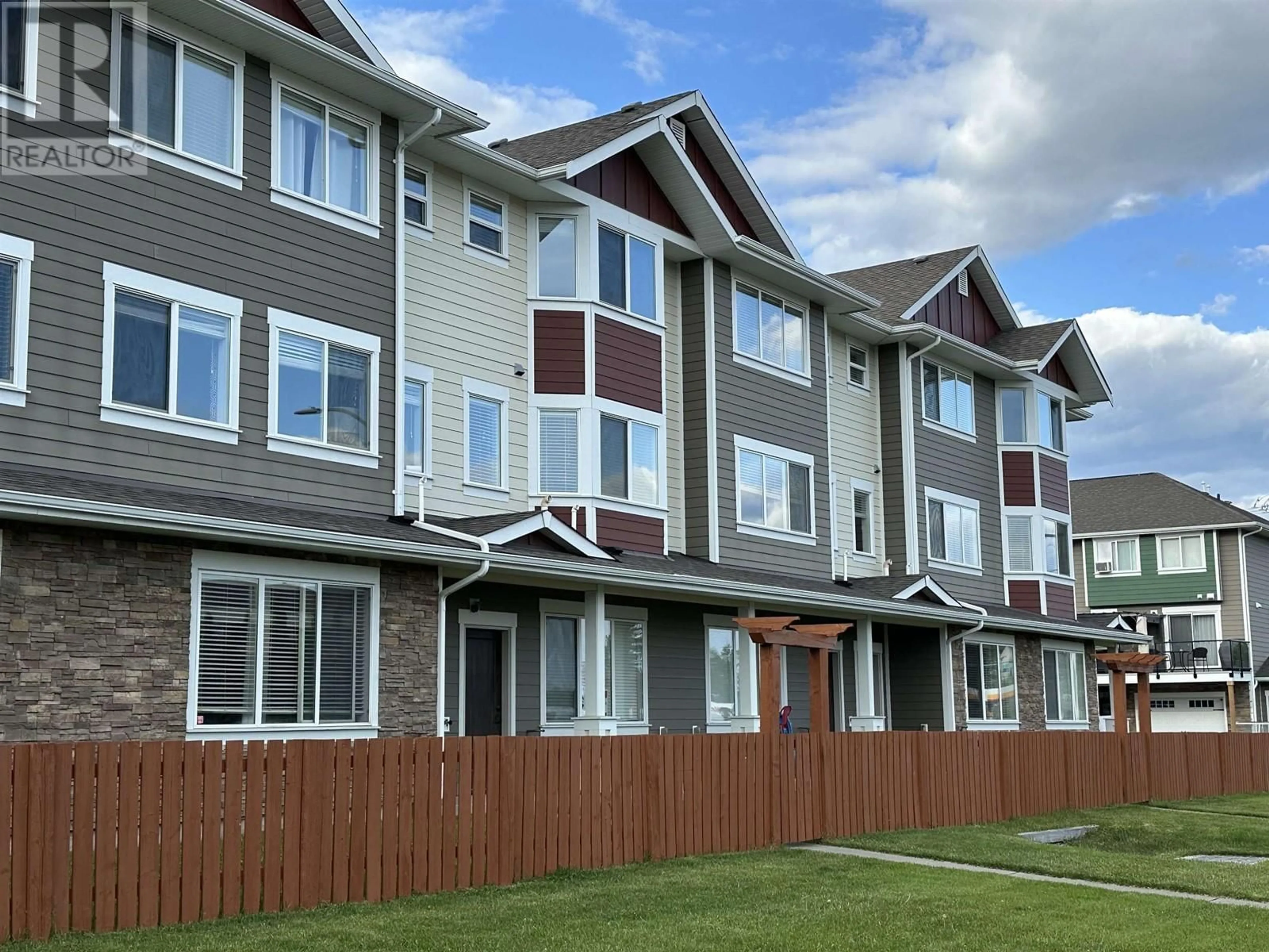Home with vinyl exterior material, street for 112 - 467 TABOR BOULEVARD, Prince George British Columbia V2M0B1