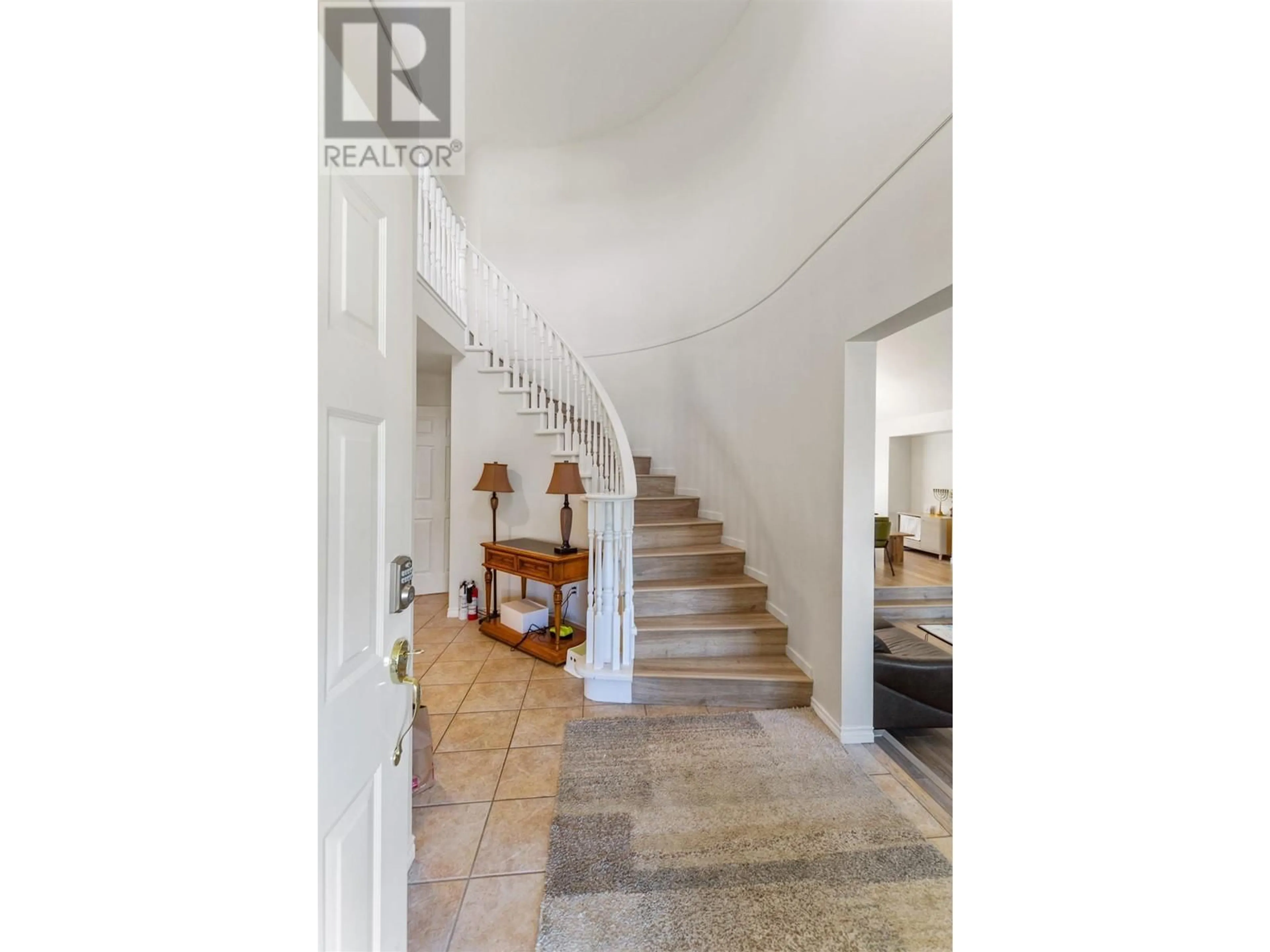Indoor foyer for 800 SPRICE AVENUE, Coquitlam British Columbia V3J2P1