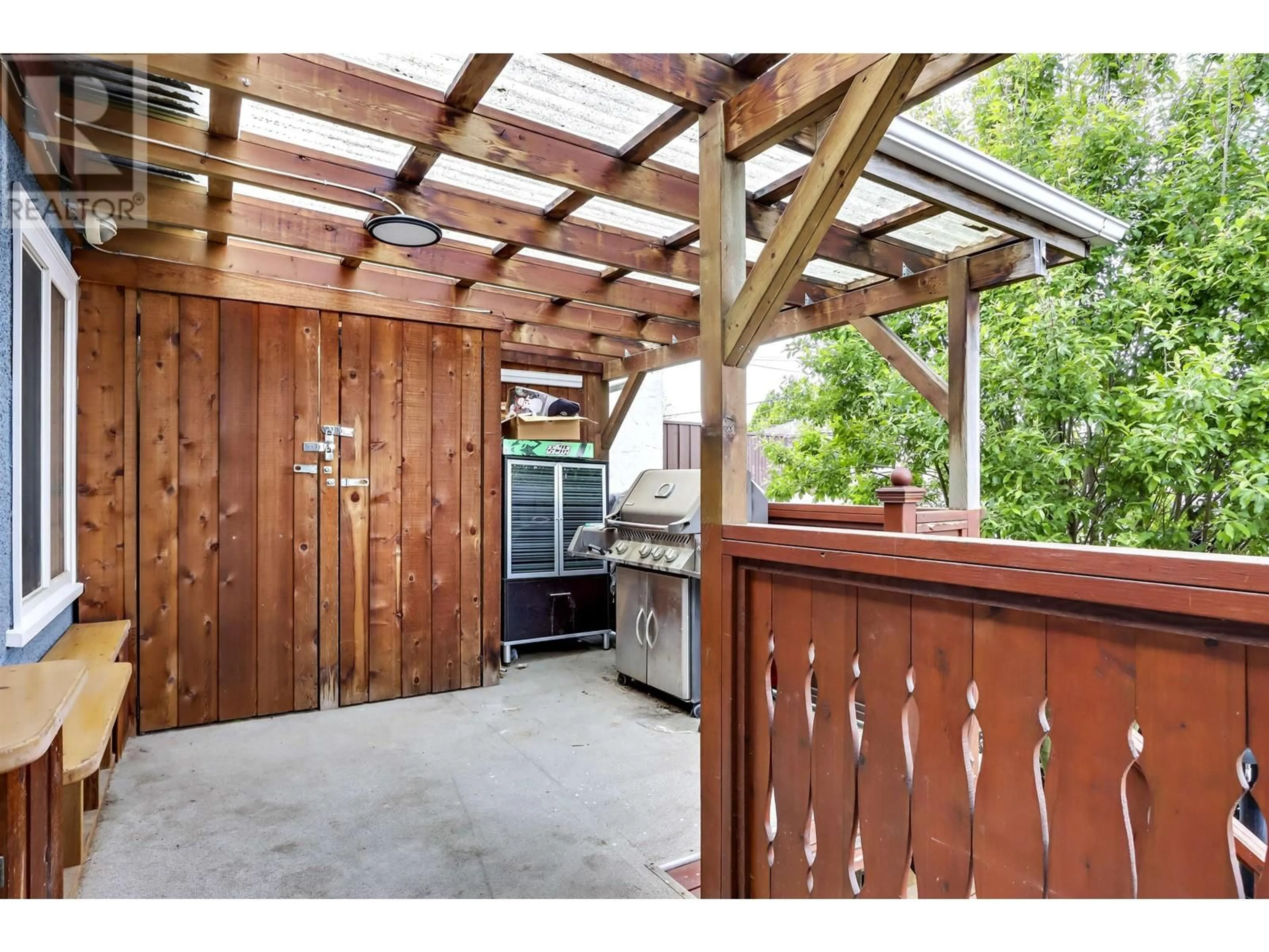 Patio, street for 165 55TH AVENUE, Vancouver British Columbia V5X1M7