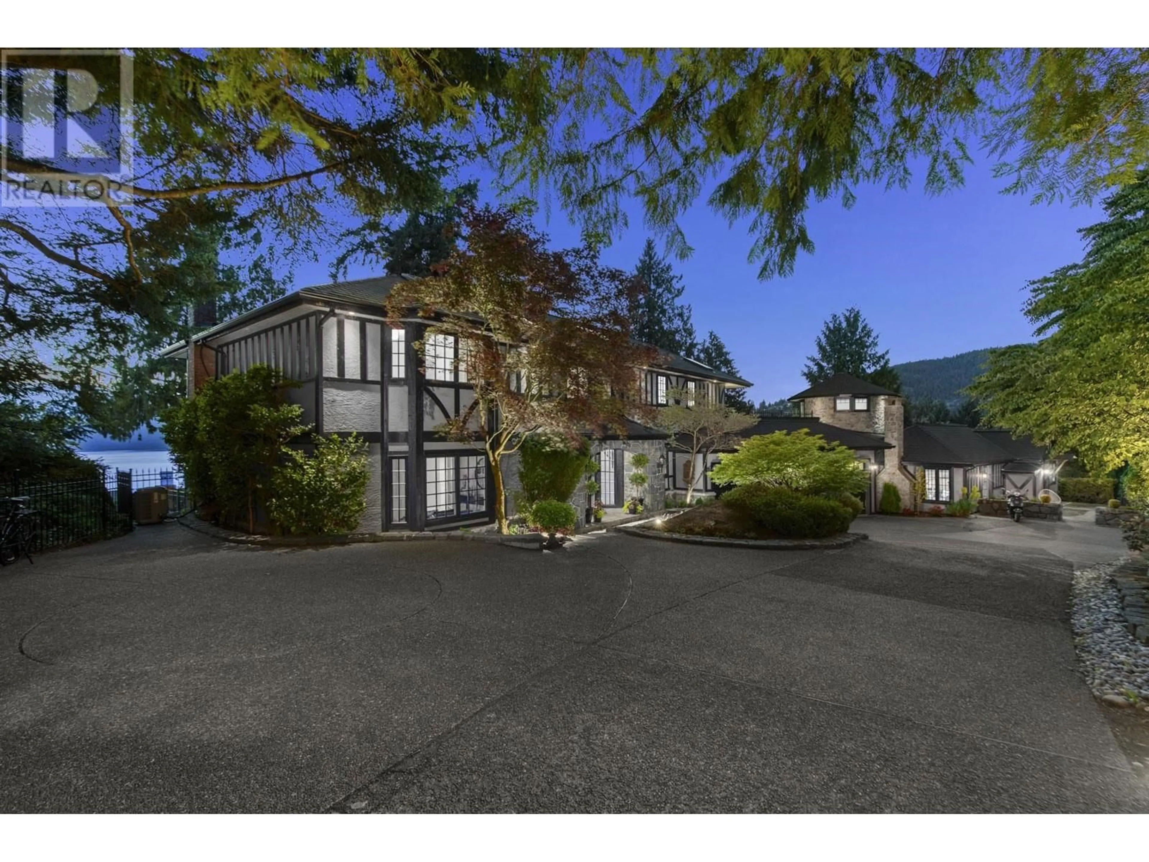 A pic from outside/outdoor area/front of a property/back of a property/a pic from drone, street for 5340 MARINE DRIVE, West Vancouver British Columbia V7W2P8