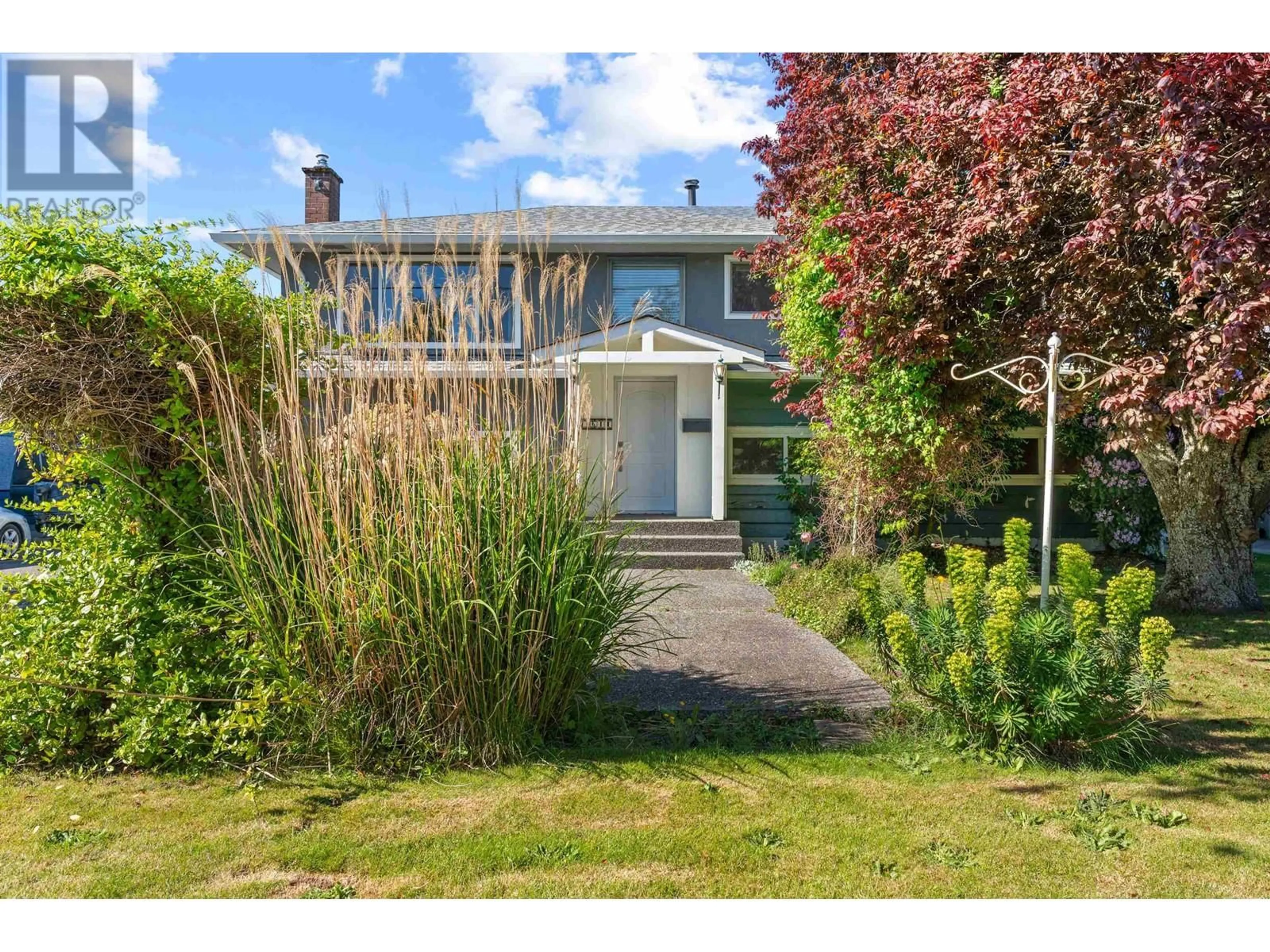 A pic from outside/outdoor area/front of a property/back of a property/a pic from drone, street for 3611 BARMOND AVENUE, Richmond British Columbia V7E1A4