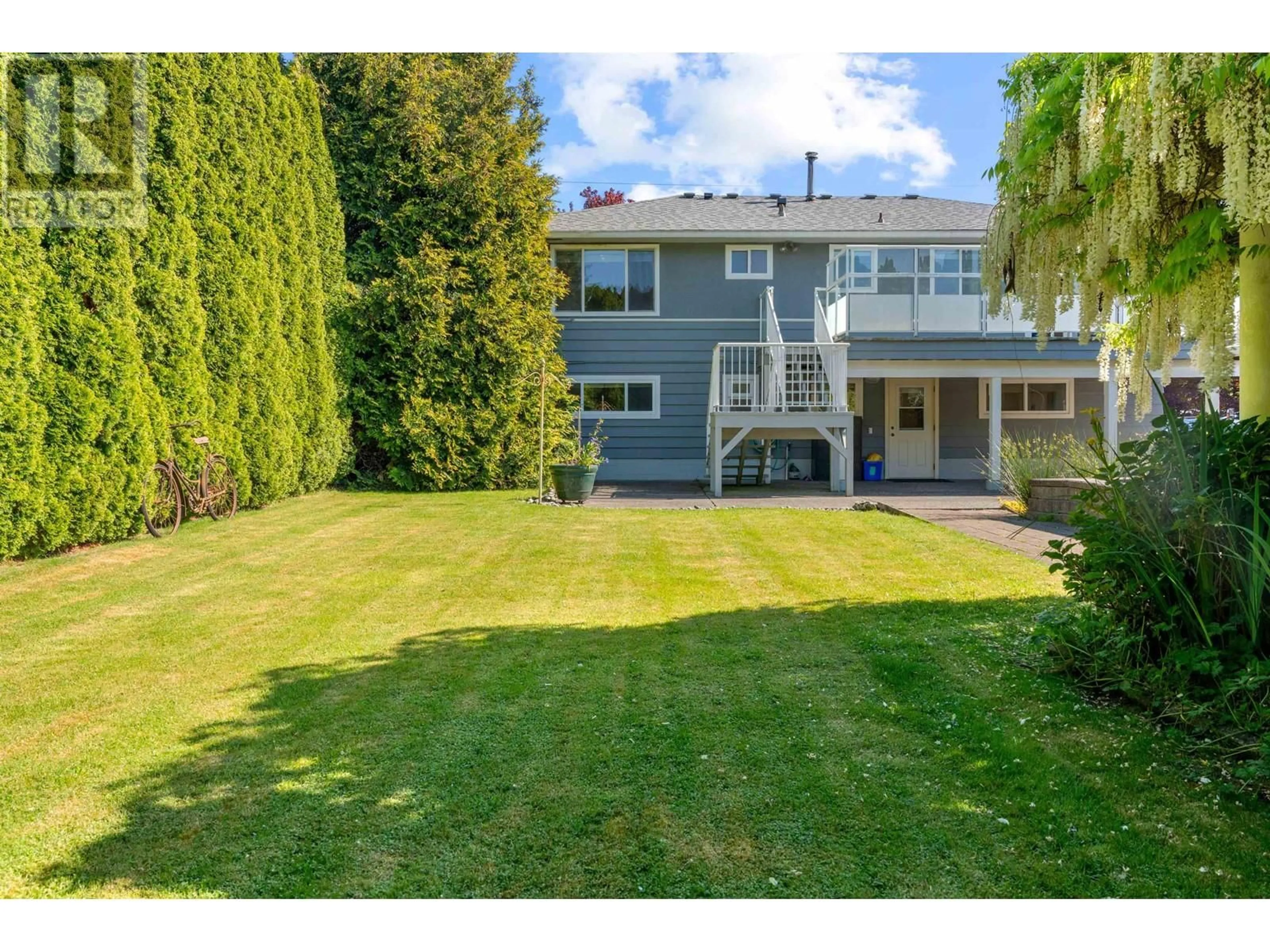 A pic from outside/outdoor area/front of a property/back of a property/a pic from drone, street for 3611 BARMOND AVENUE, Richmond British Columbia V7E1A4