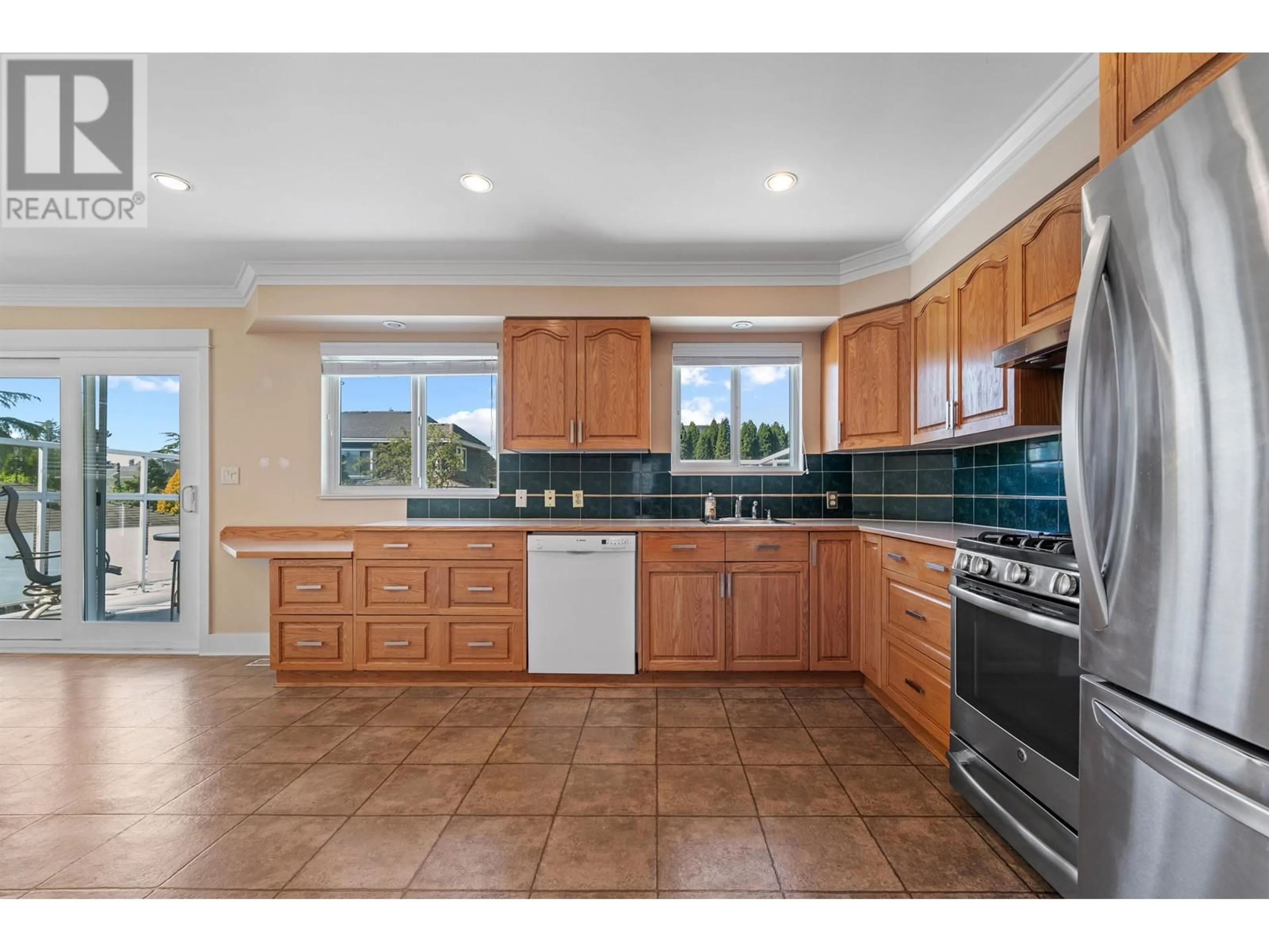 Open concept kitchen, ceramic/tile floor for 3611 BARMOND AVENUE, Richmond British Columbia V7E1A4
