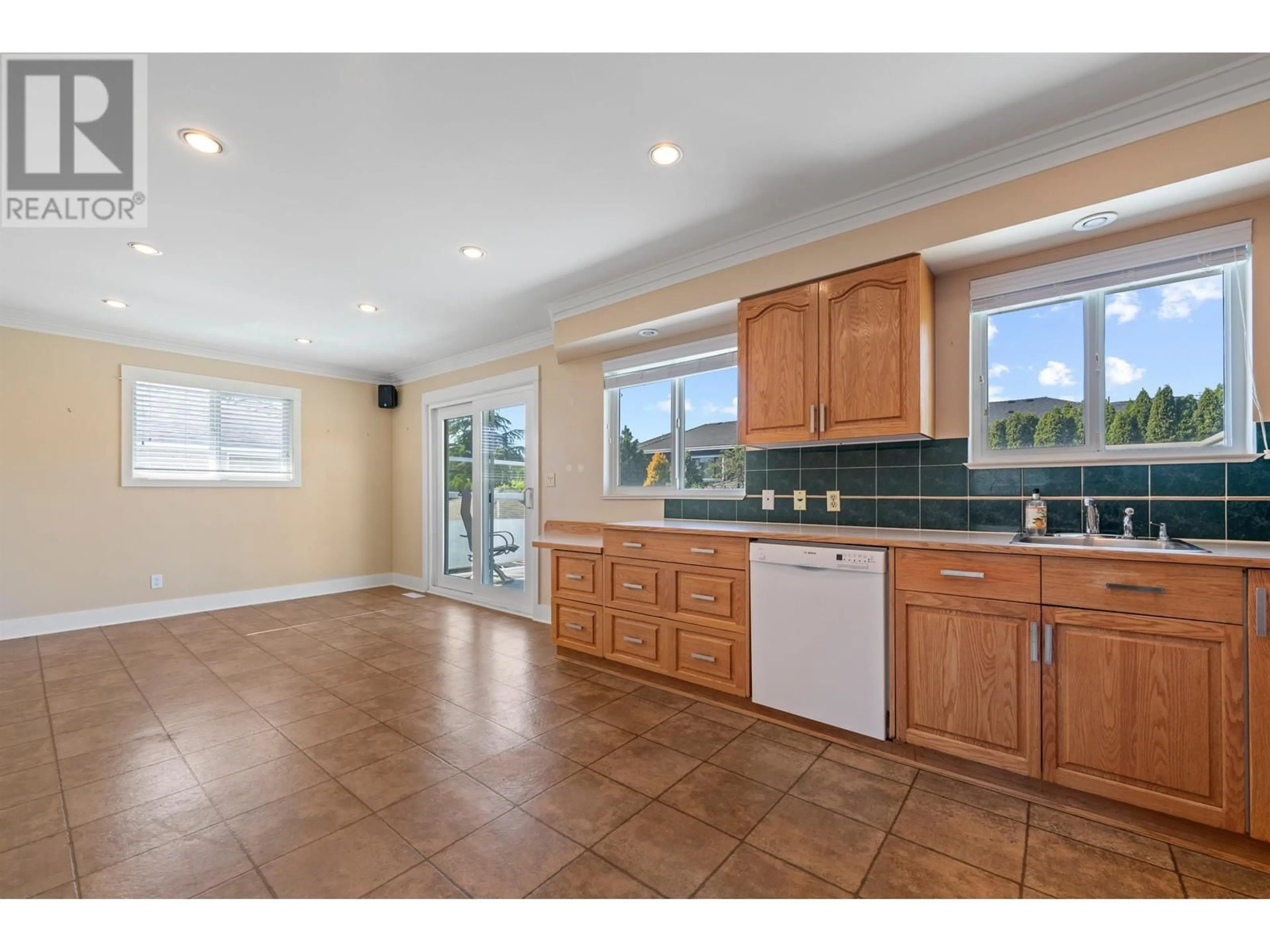 Open concept kitchen, ceramic/tile floor for 3611 BARMOND AVENUE, Richmond British Columbia V7E1A4