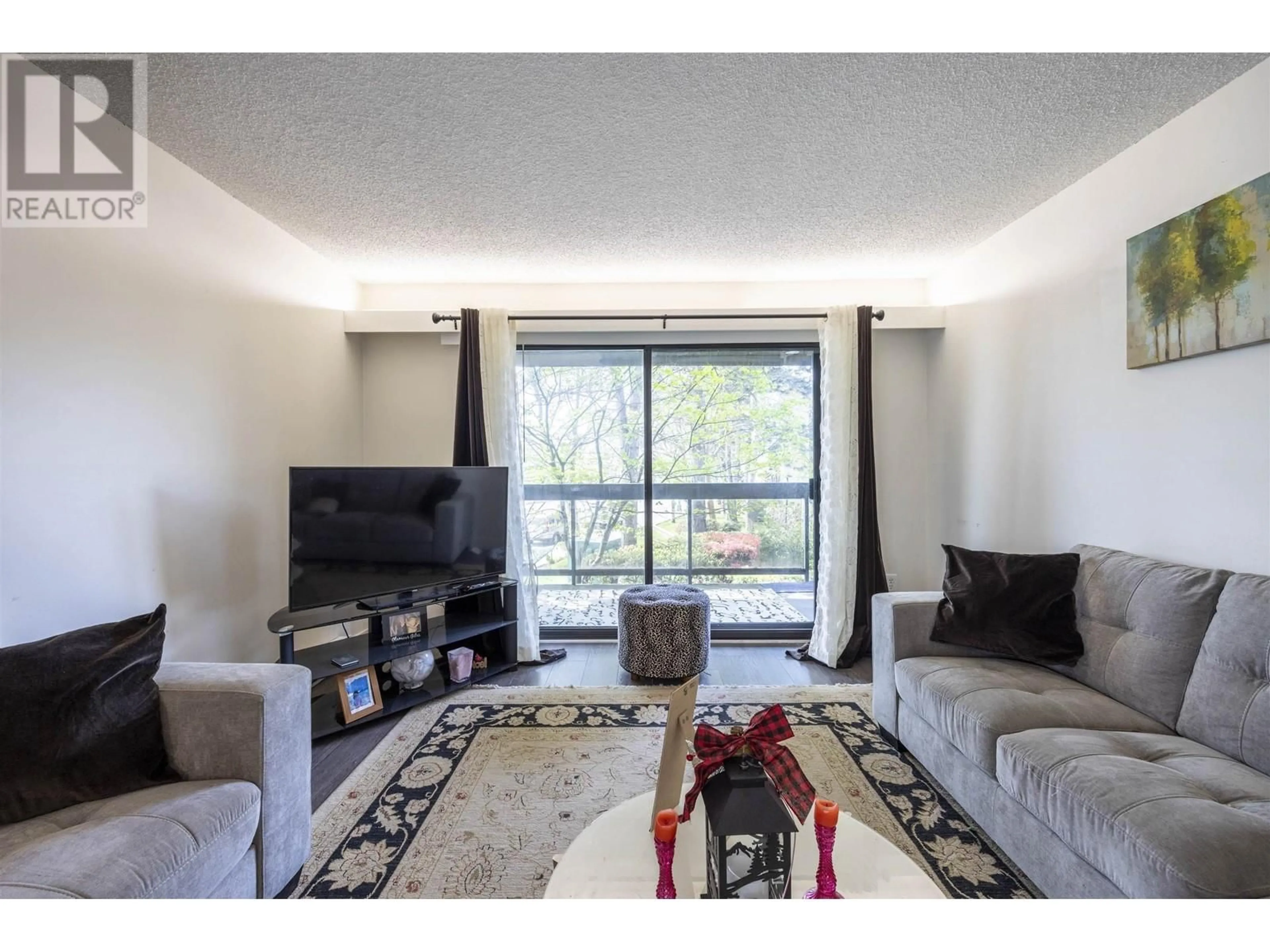 Living room with furniture, unknown for 206 - 6105 KINGSWAY, Burnaby British Columbia V5J5C7