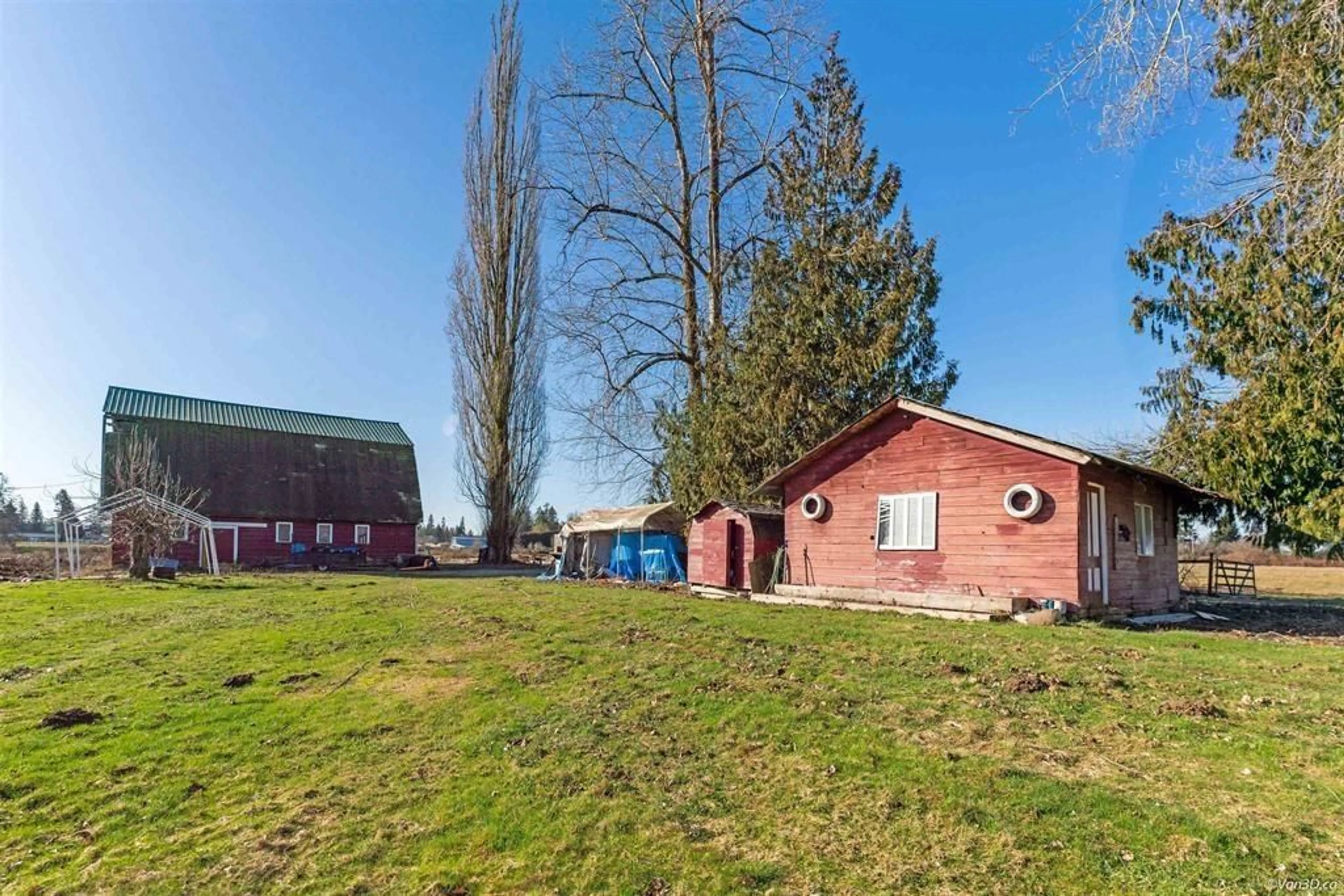 A pic from outside/outdoor area/front of a property/back of a property/a pic from drone, building for 21780 64, Langley British Columbia V2Y2N7