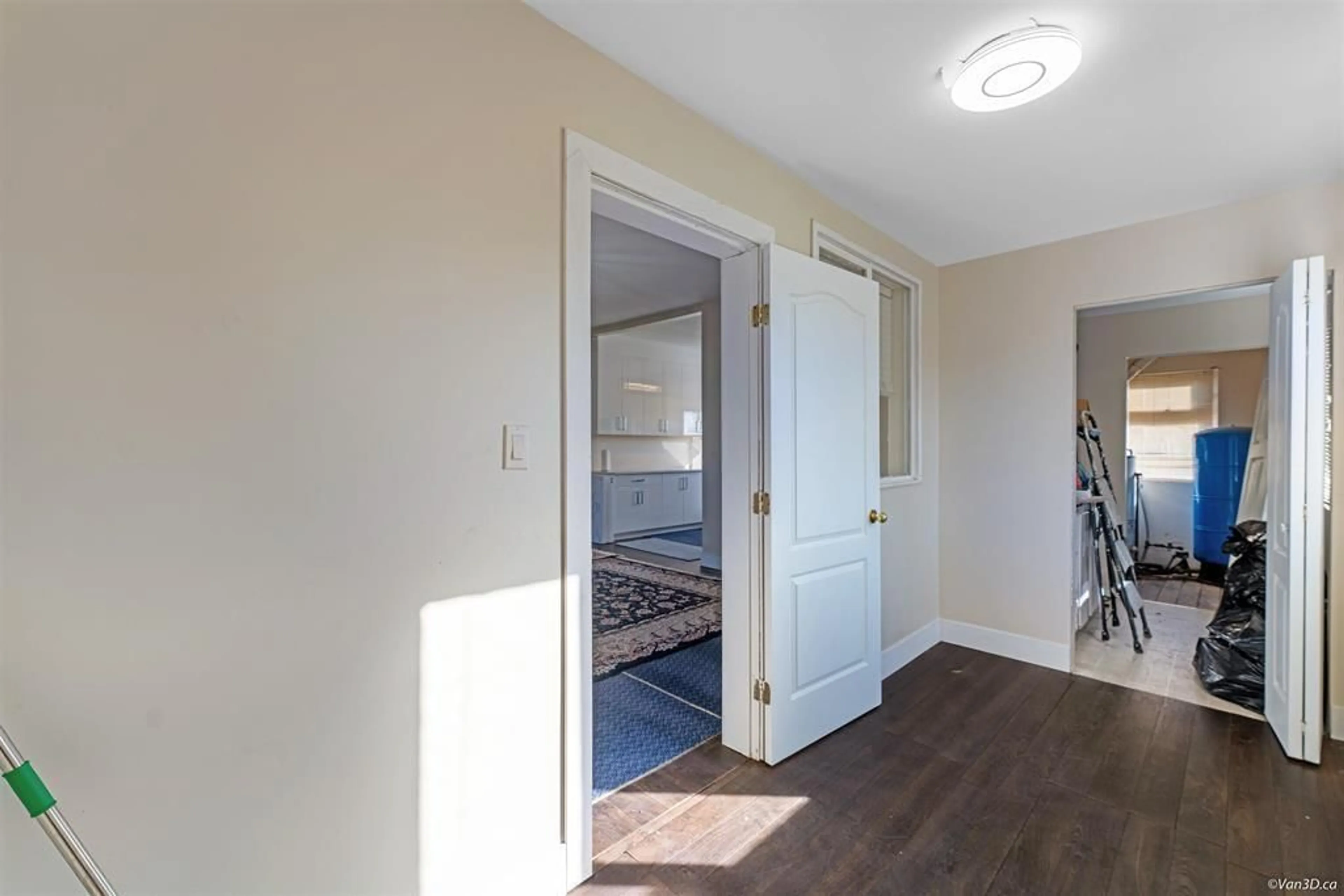Indoor entryway for 21780 64, Langley British Columbia V2Y2N7