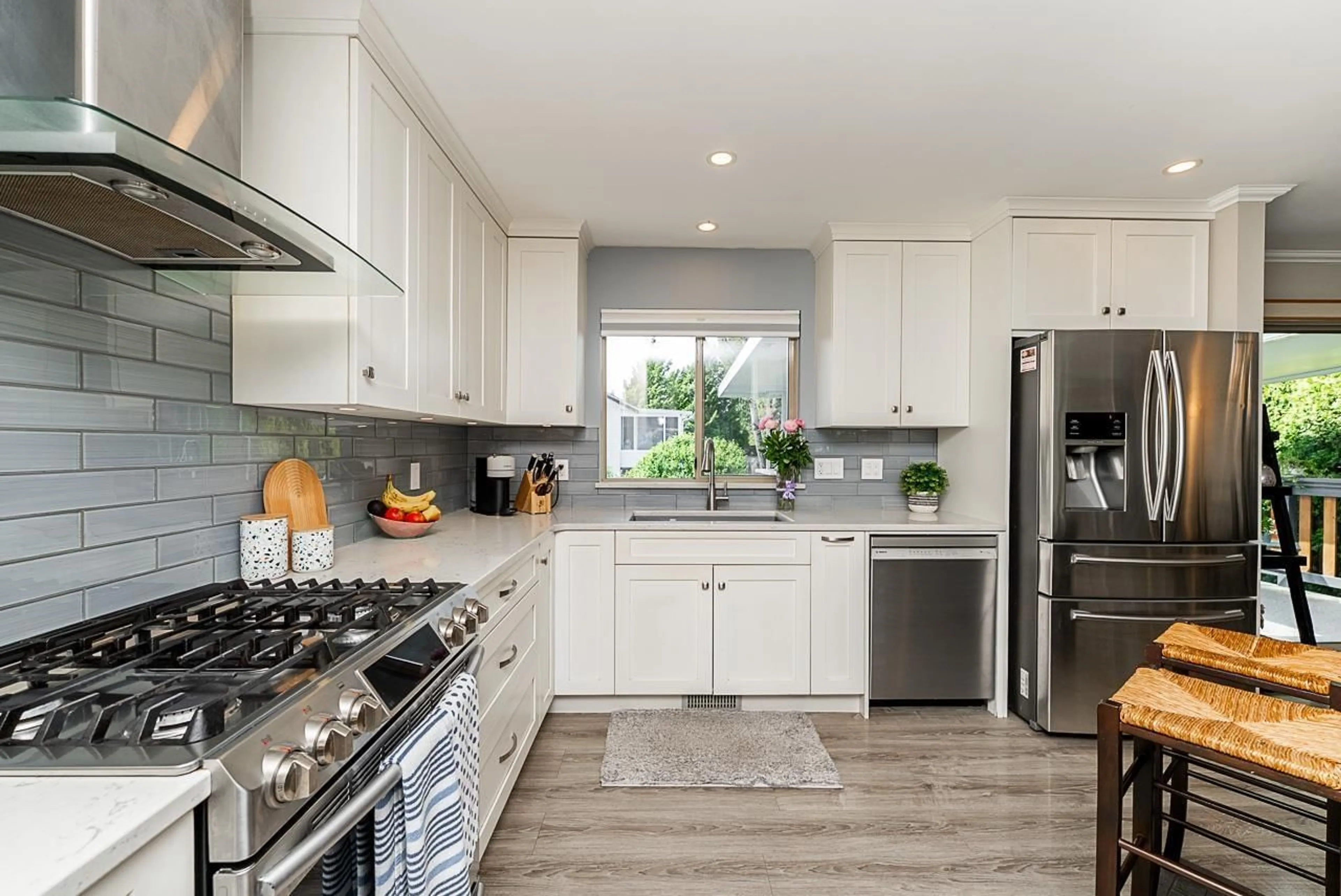Contemporary kitchen, unknown for 18787 56B, Surrey British Columbia V3S7Y1
