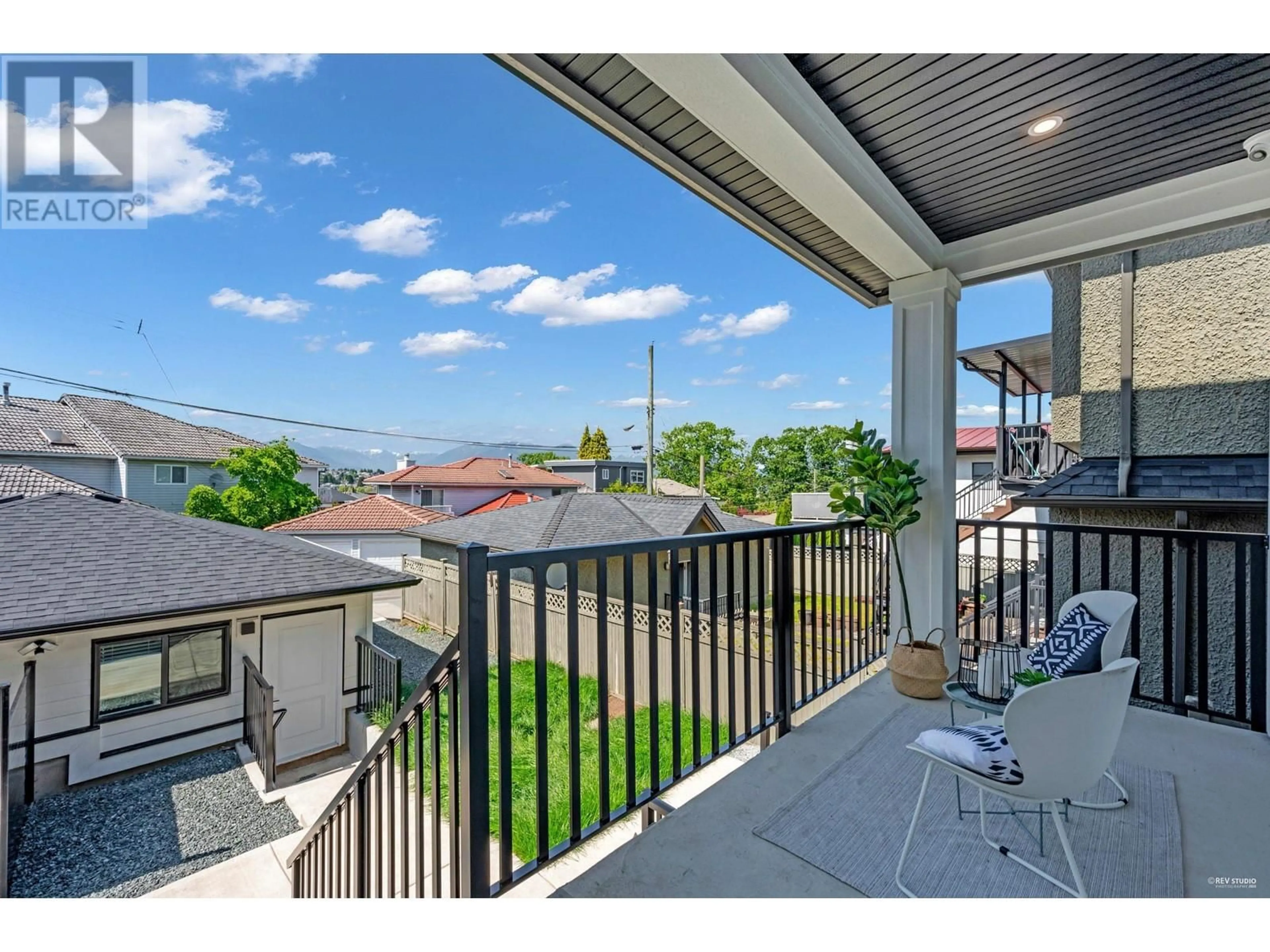 Patio, unknown for 3417 SEAFORTH DRIVE, Vancouver British Columbia V5M4C6