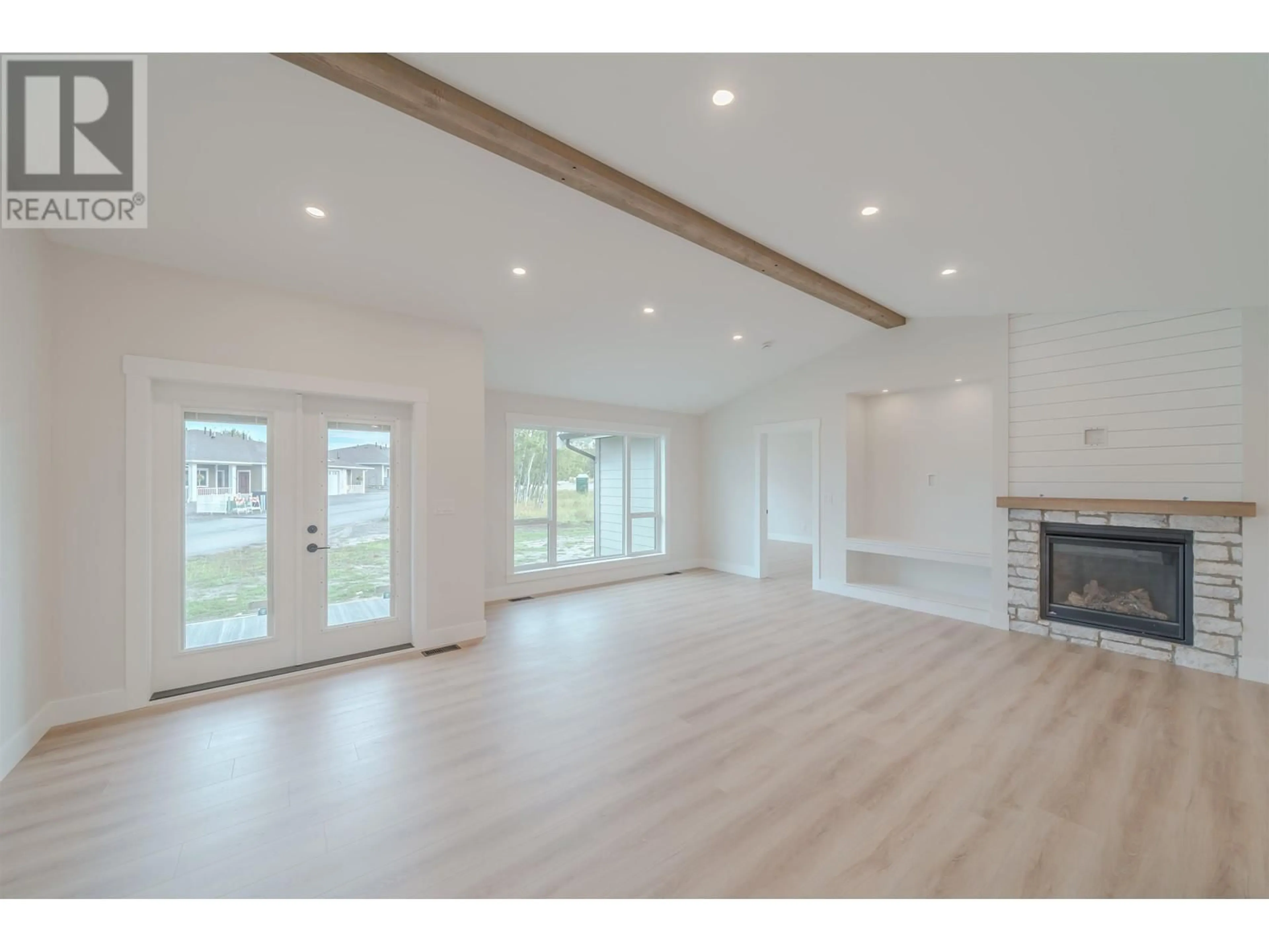 Unknown for 333 SANDHILL CRESCENT, 100 Mile House British Columbia V0K2E0