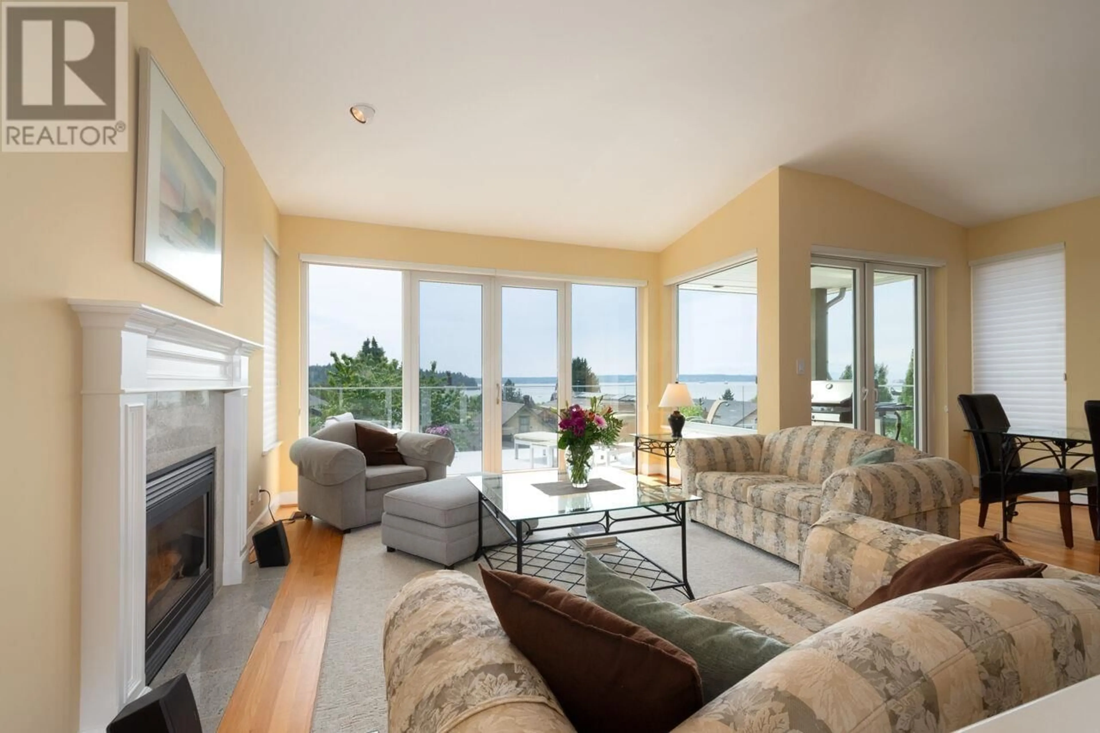 Living room with furniture, unknown for 1168 ESQUIMALT AVENUE, West Vancouver British Columbia V7T1K1