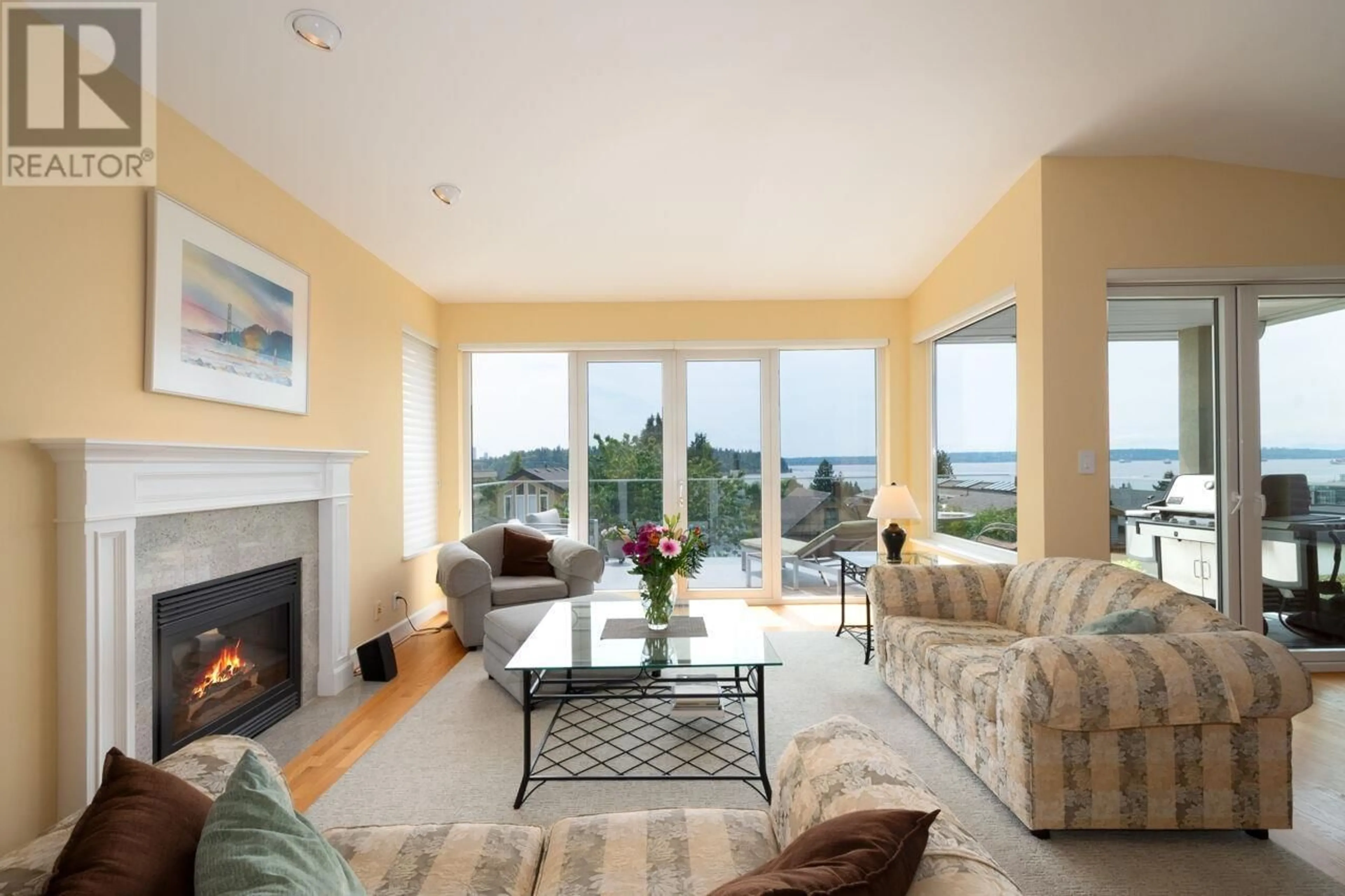 Living room with furniture, unknown for 1168 ESQUIMALT AVENUE, West Vancouver British Columbia V7T1K1