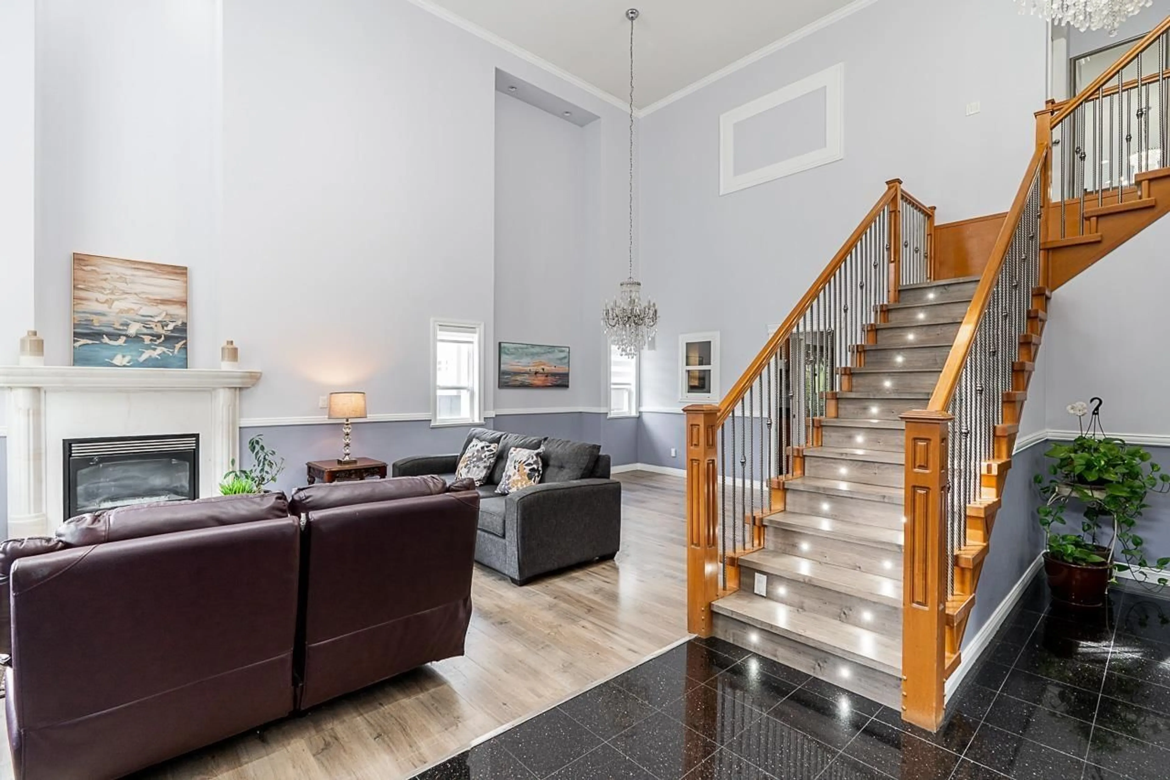 Indoor foyer for 12259 98A, Surrey British Columbia V3V2J9