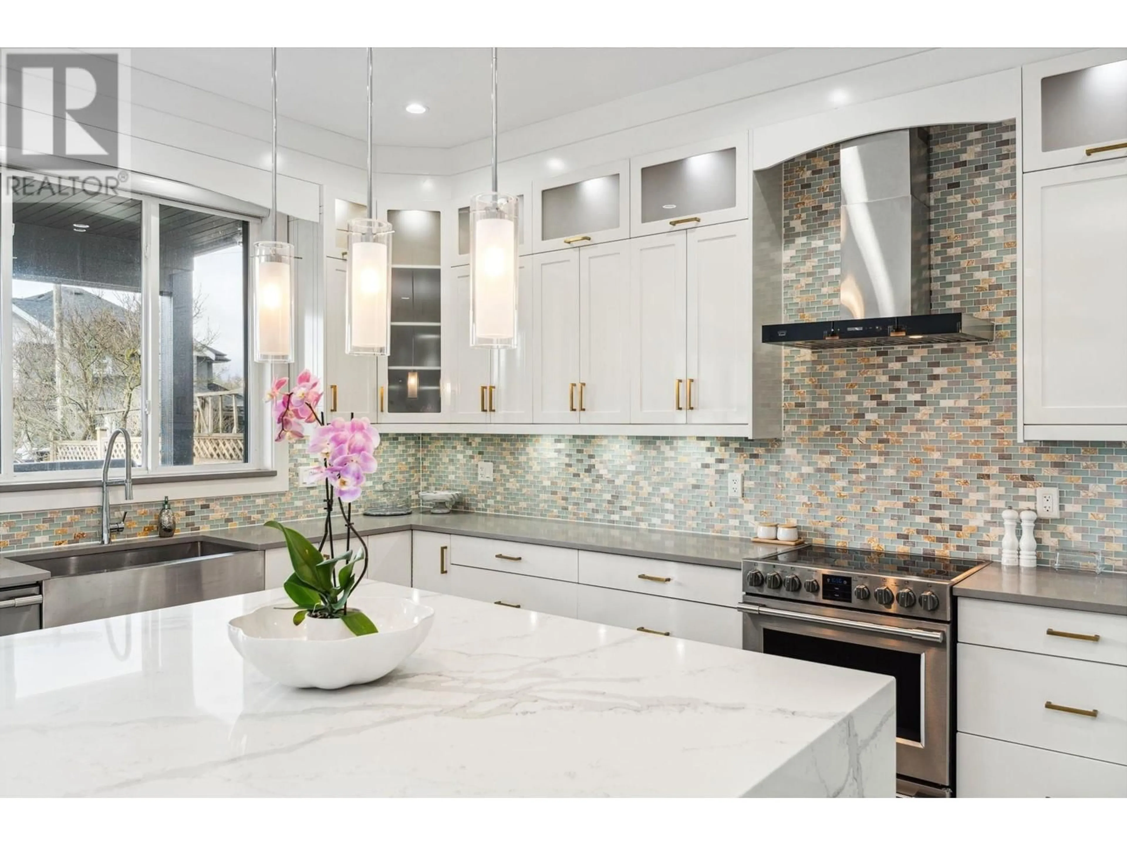 Contemporary kitchen, ceramic/tile floor for 338 MUNDY STREET, Coquitlam British Columbia V3K5M4
