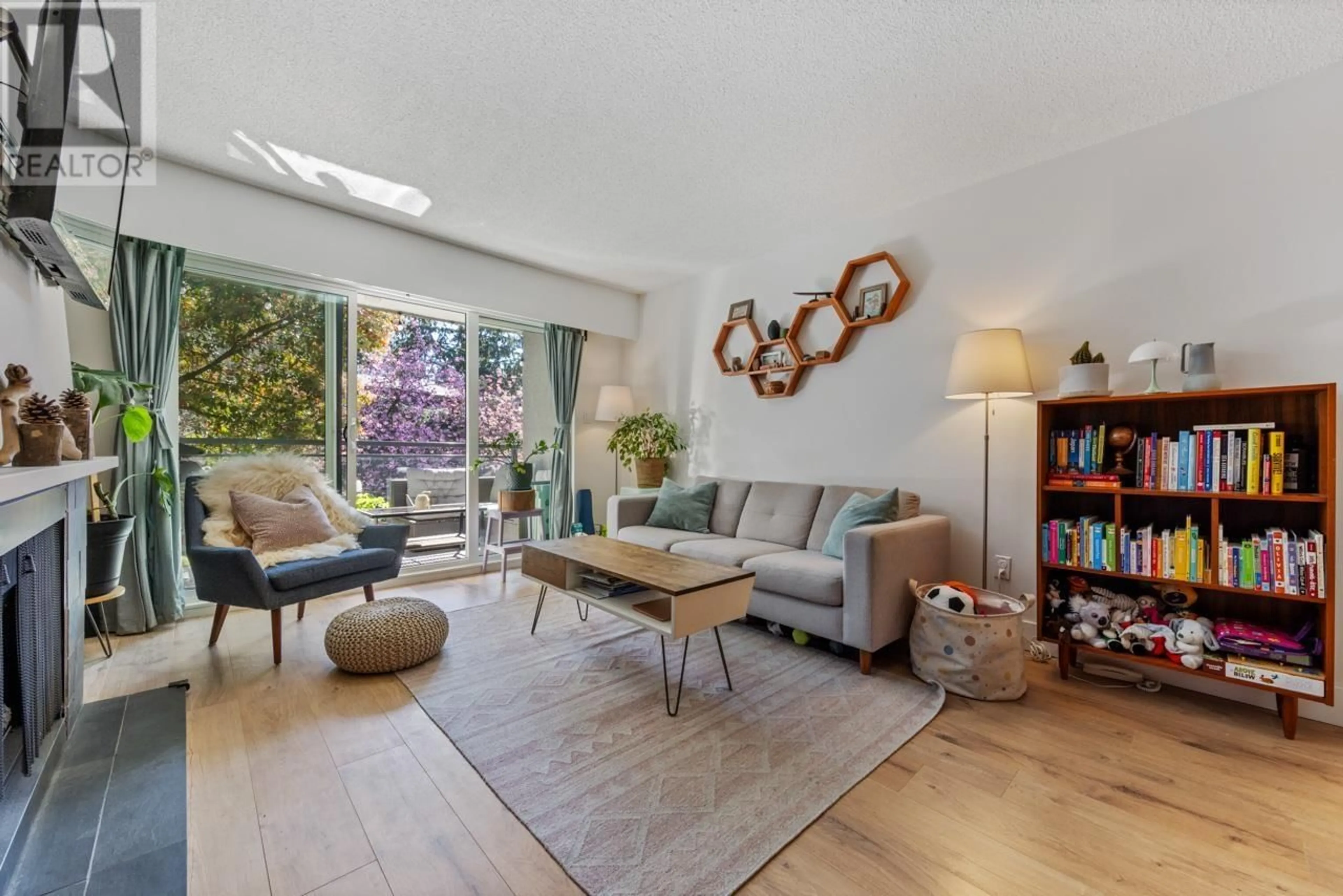 Living room with furniture, unknown for 309 - 319 7TH AVENUE, Vancouver British Columbia V5T1M9