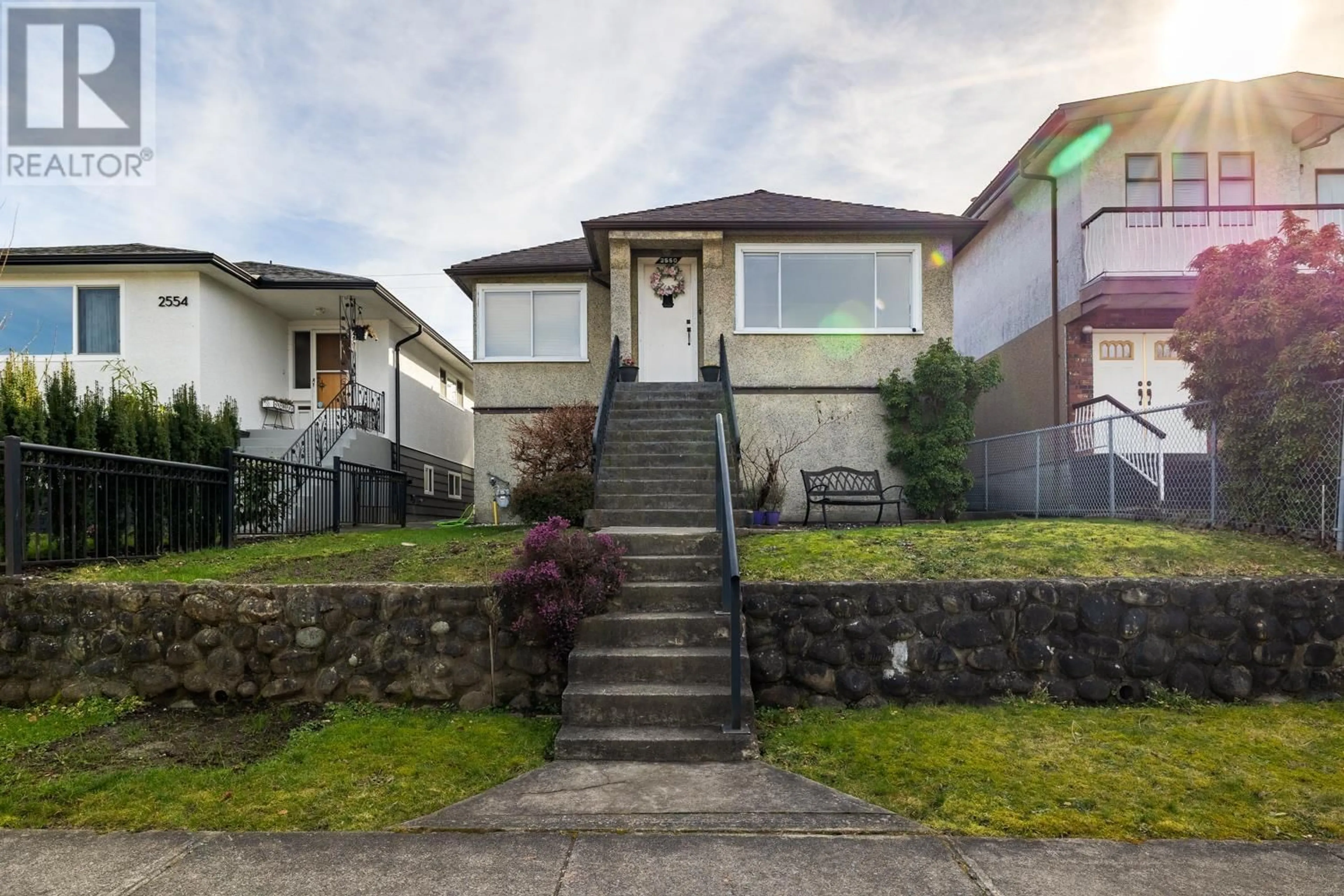 Unknown for 2550 PARKER STREET, Vancouver British Columbia V5K2T3