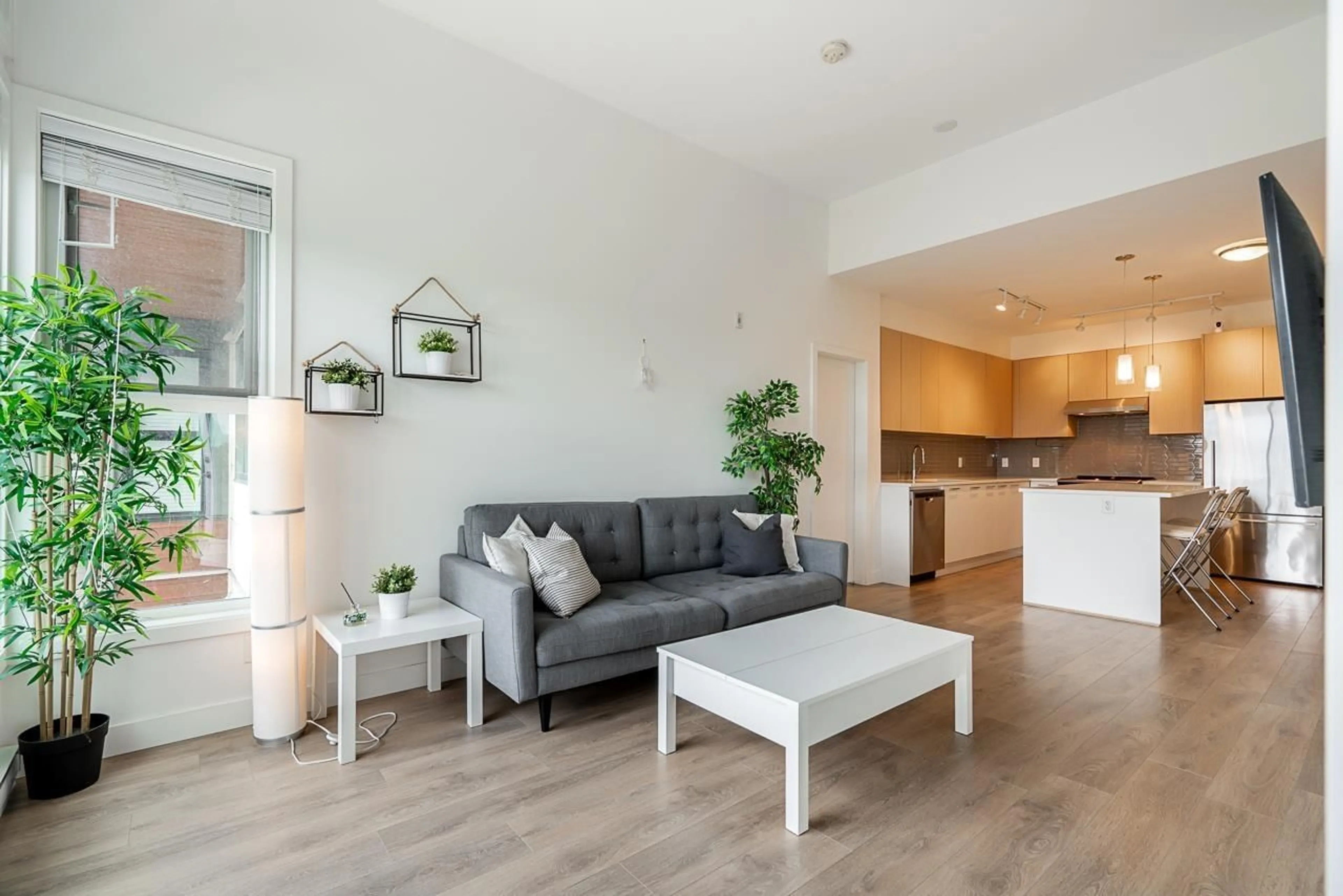 Living room with furniture, wood/laminate floor for 513 - 7809 209, Langley British Columbia V2Y3N6