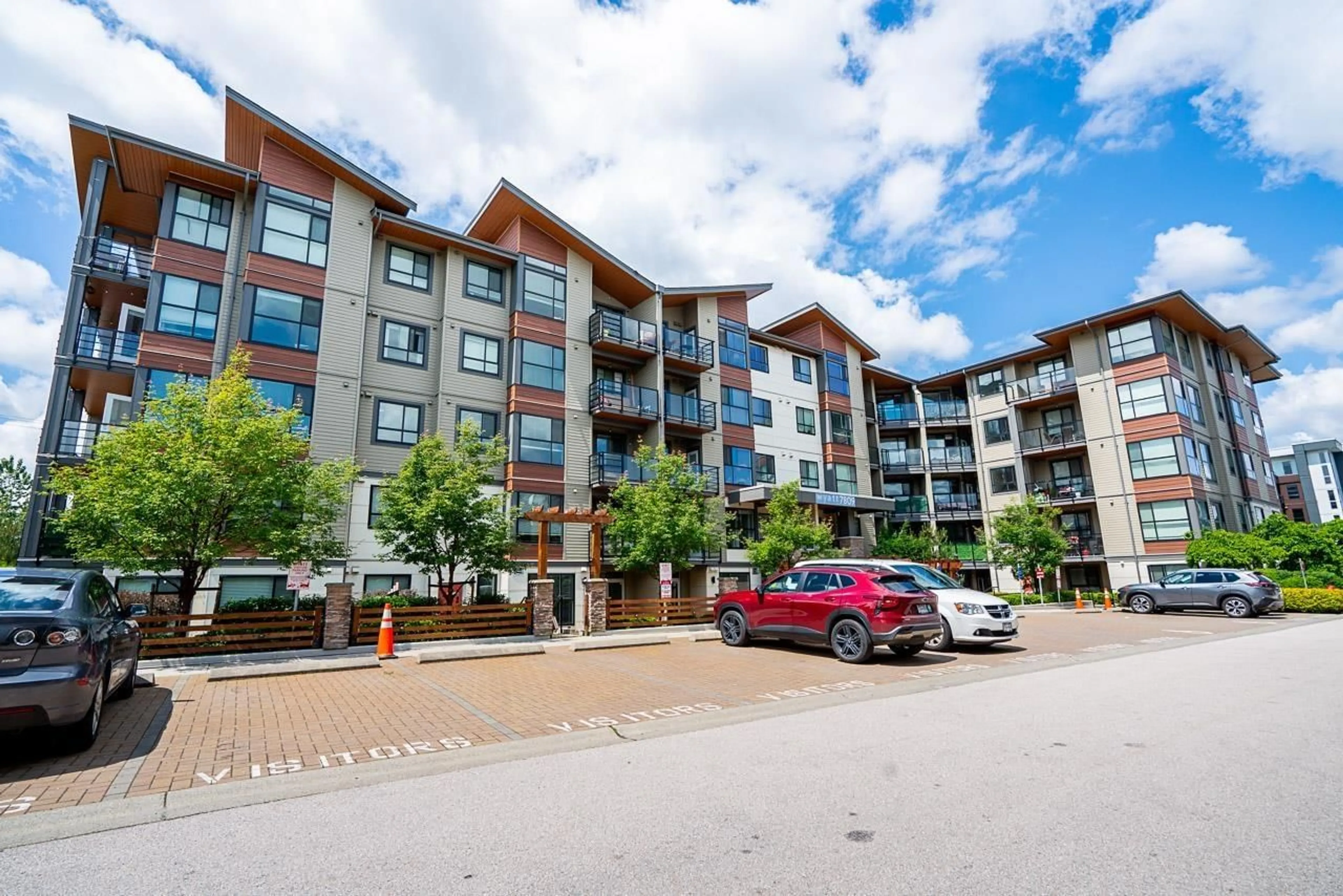 A pic from outside/outdoor area/front of a property/back of a property/a pic from drone, building for 513 - 7809 209, Langley British Columbia V2Y3N6