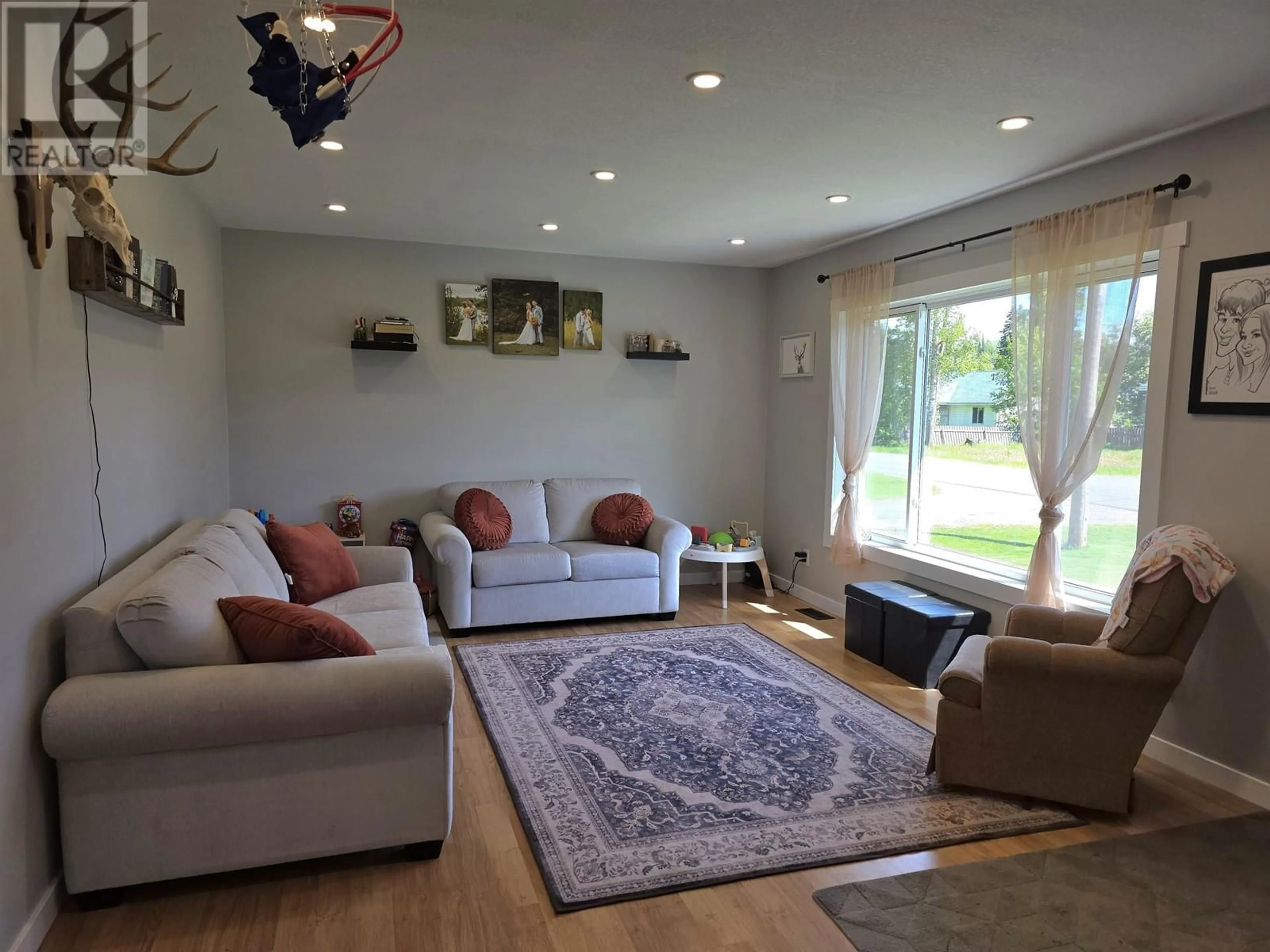 Living room with furniture, unknown for 437 W 2ND STREET, Vanderhoof British Columbia V0J3A0