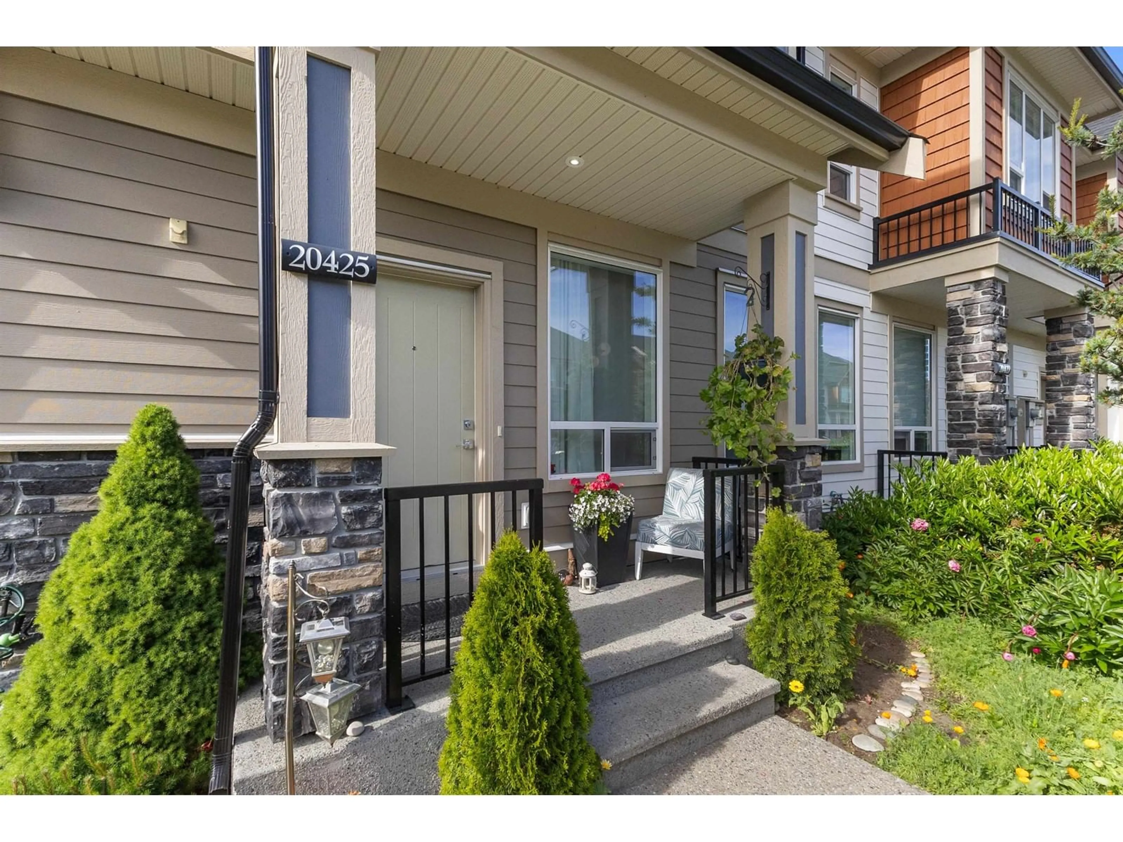 Indoor entryway for 20425 78, Langley British Columbia V2Y1X4