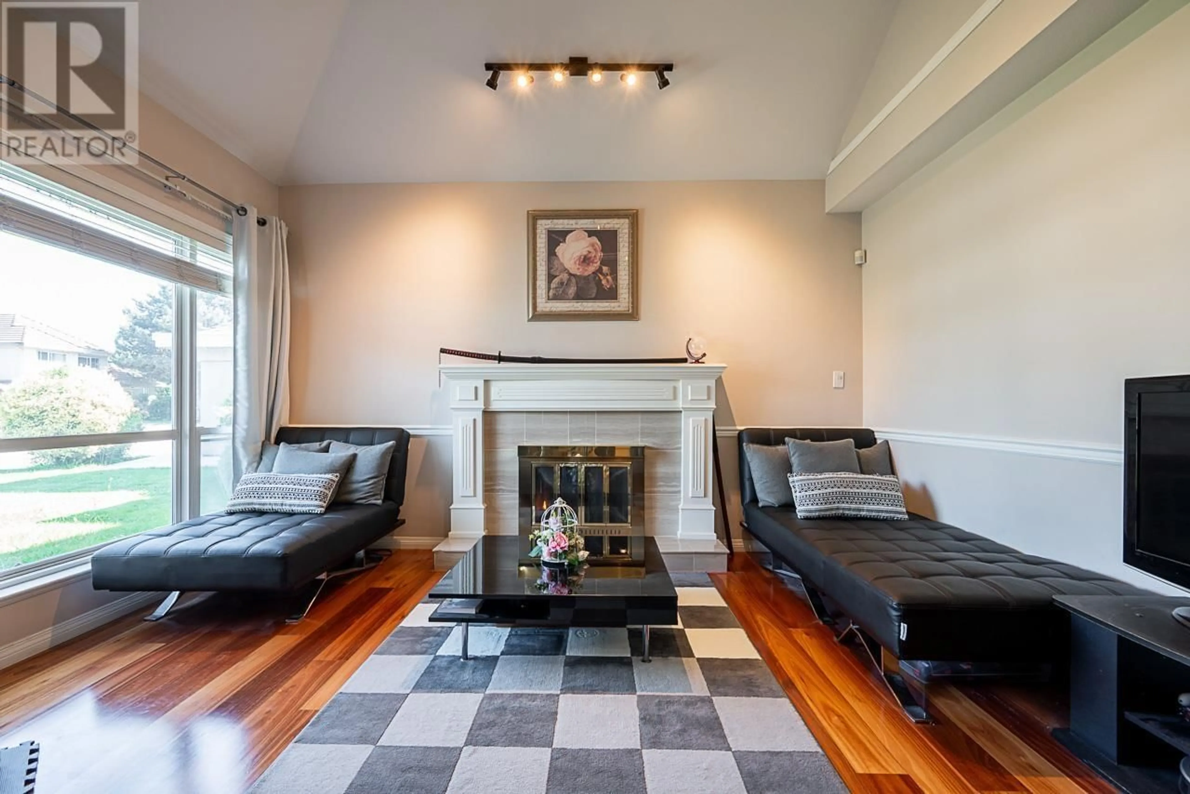 Living room with furniture, unknown for 3628 MCKAY DRIVE, Richmond British Columbia V6X3R7