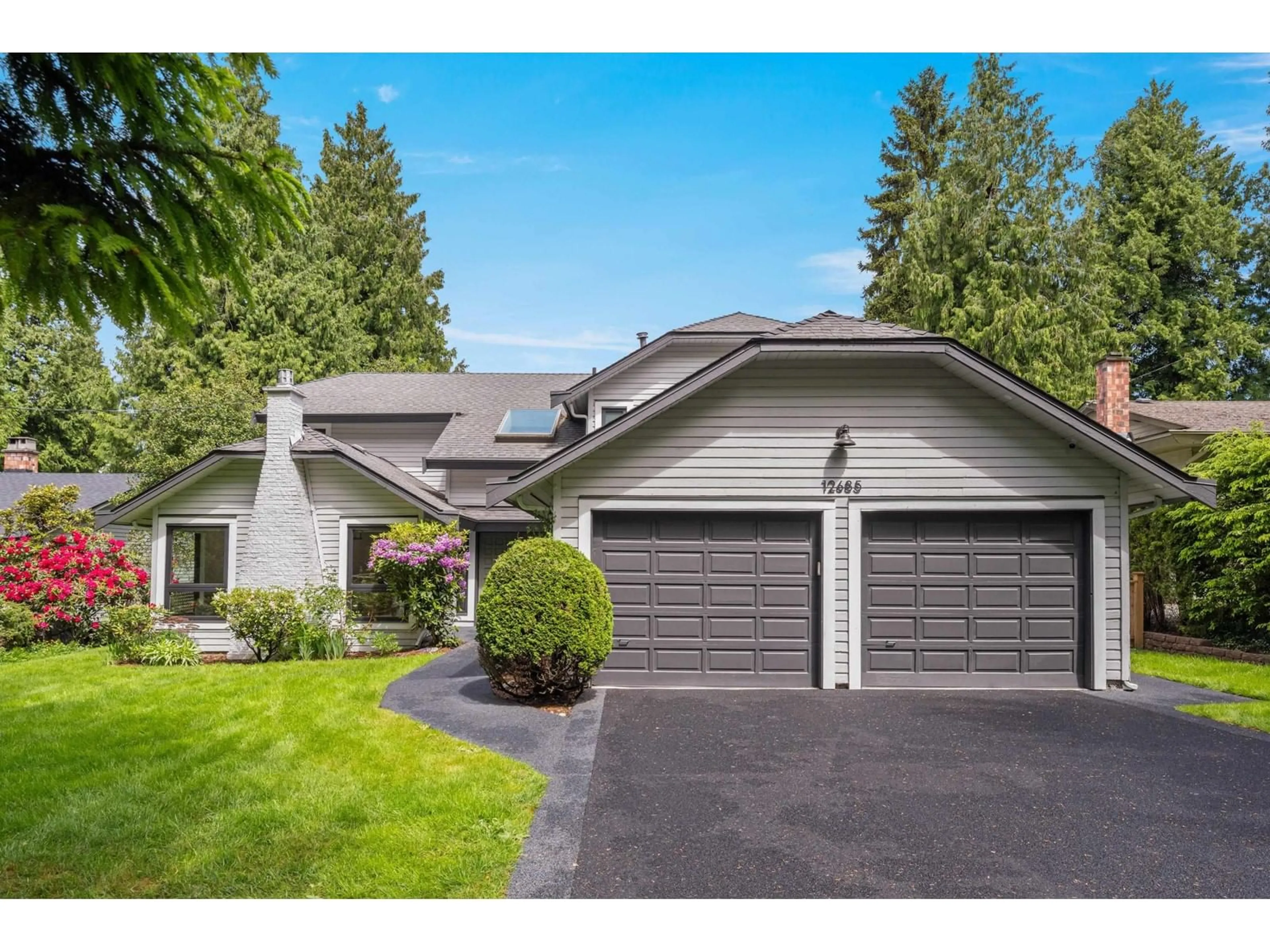 Home with vinyl exterior material, street for 12685 20, Surrey British Columbia V4A6J3