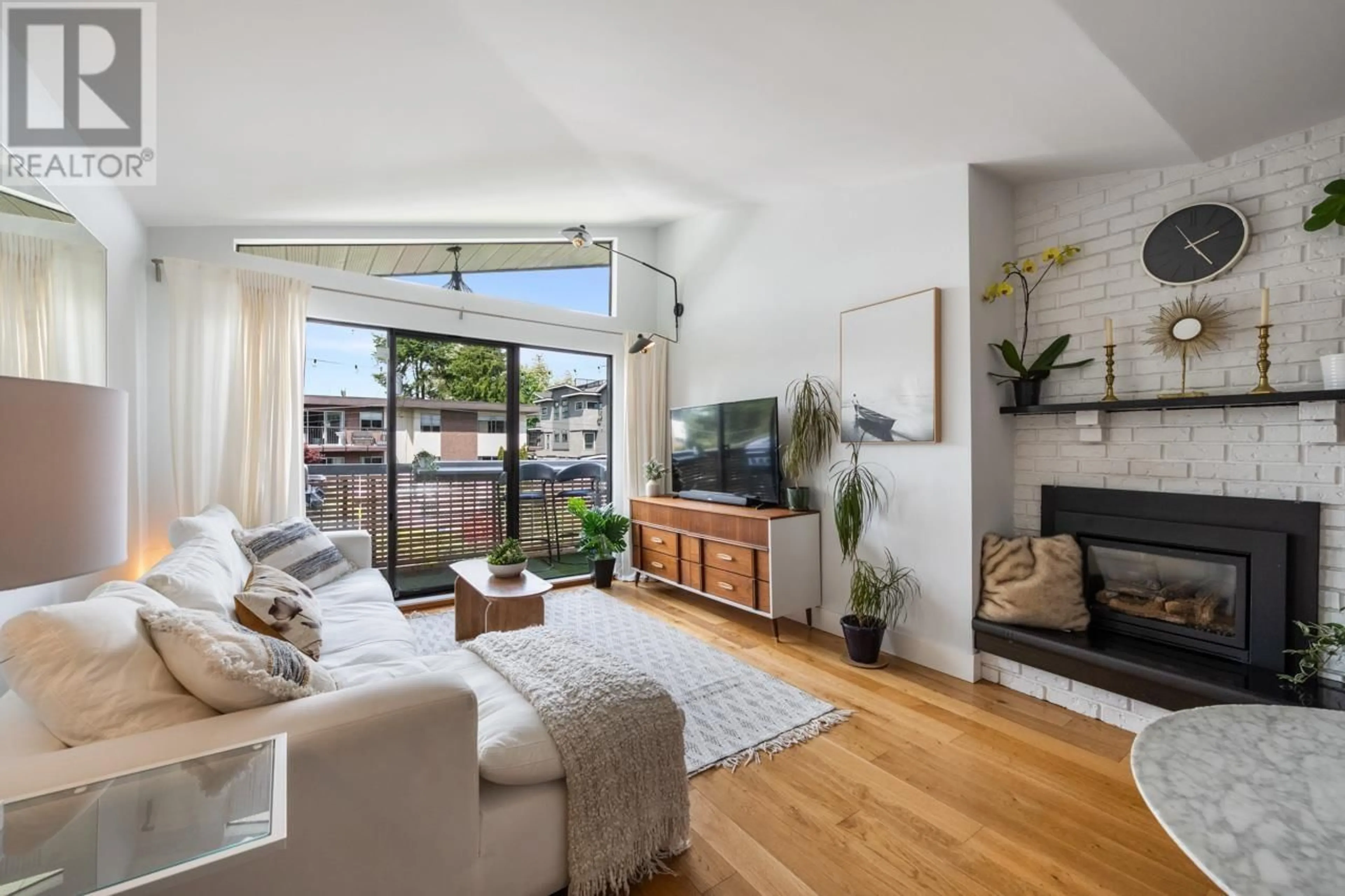 Living room with furniture, unknown for 306 - 2910 ONTARIO STREET, Vancouver British Columbia V5T2Y6