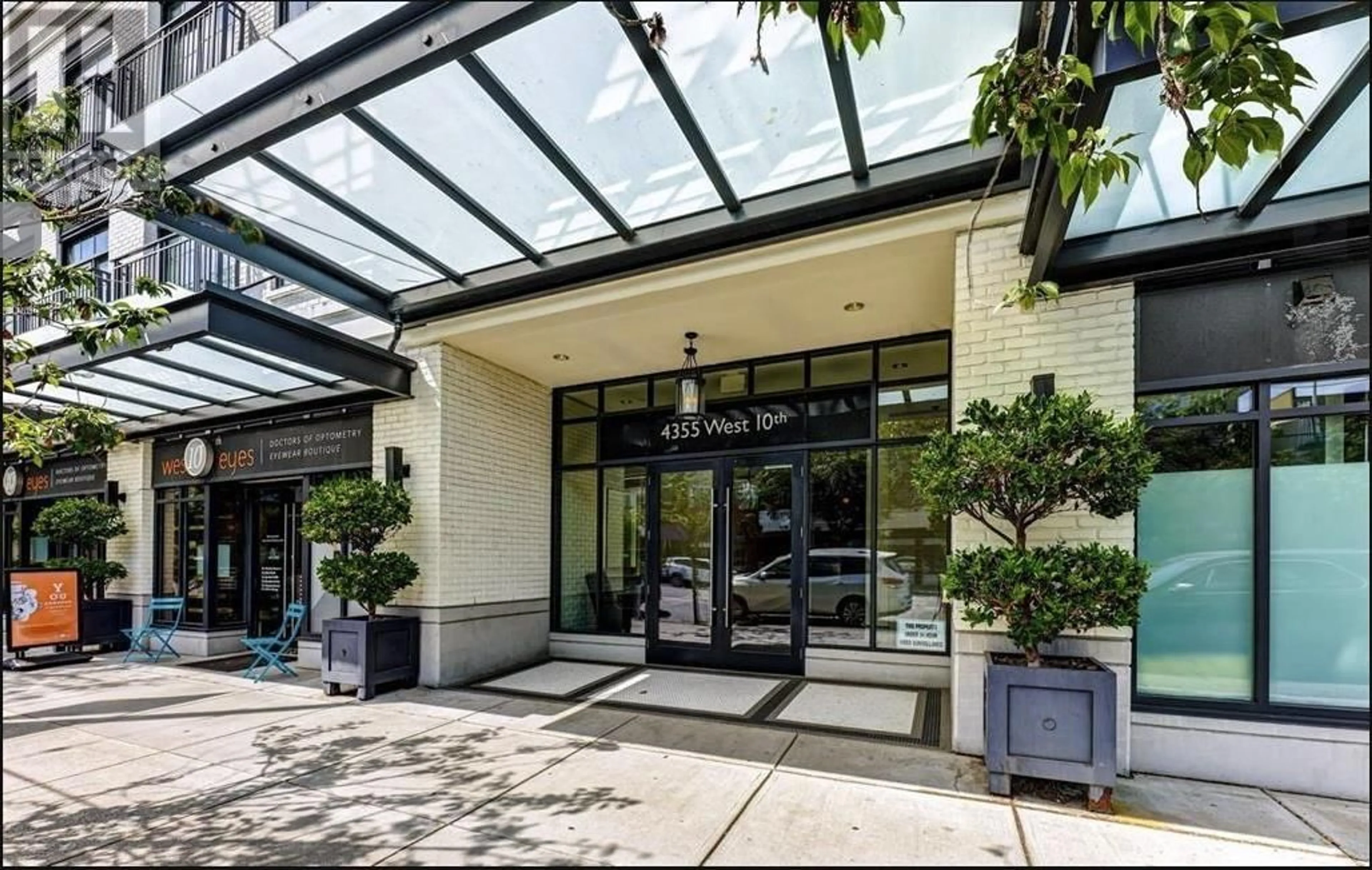 Indoor foyer for 307 - 4355 10TH AVENUE, Vancouver British Columbia V6R2H6