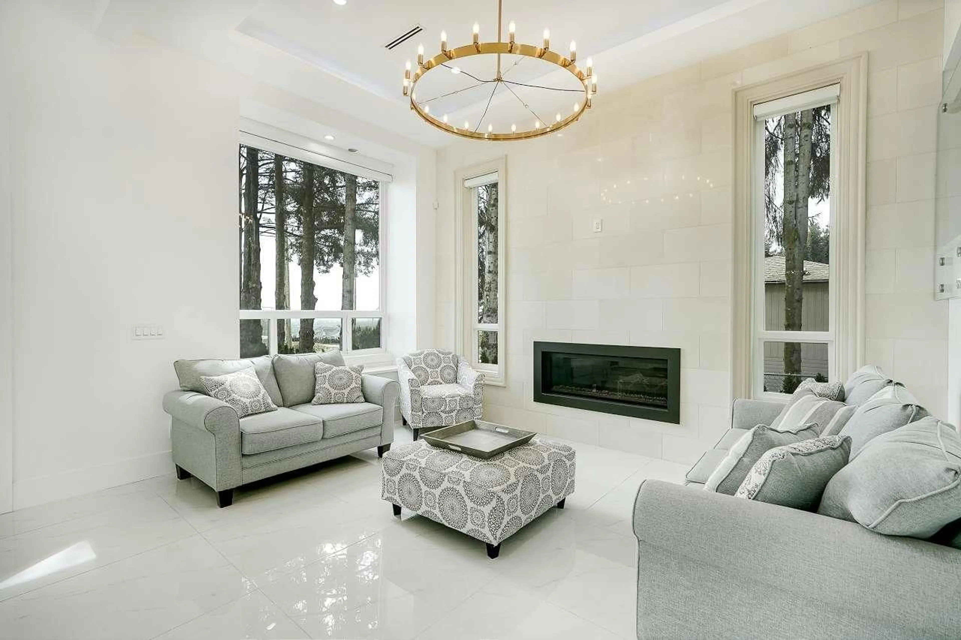Living room with furniture, ceramic/tile floor for 5585 148, Surrey British Columbia V3S3B5