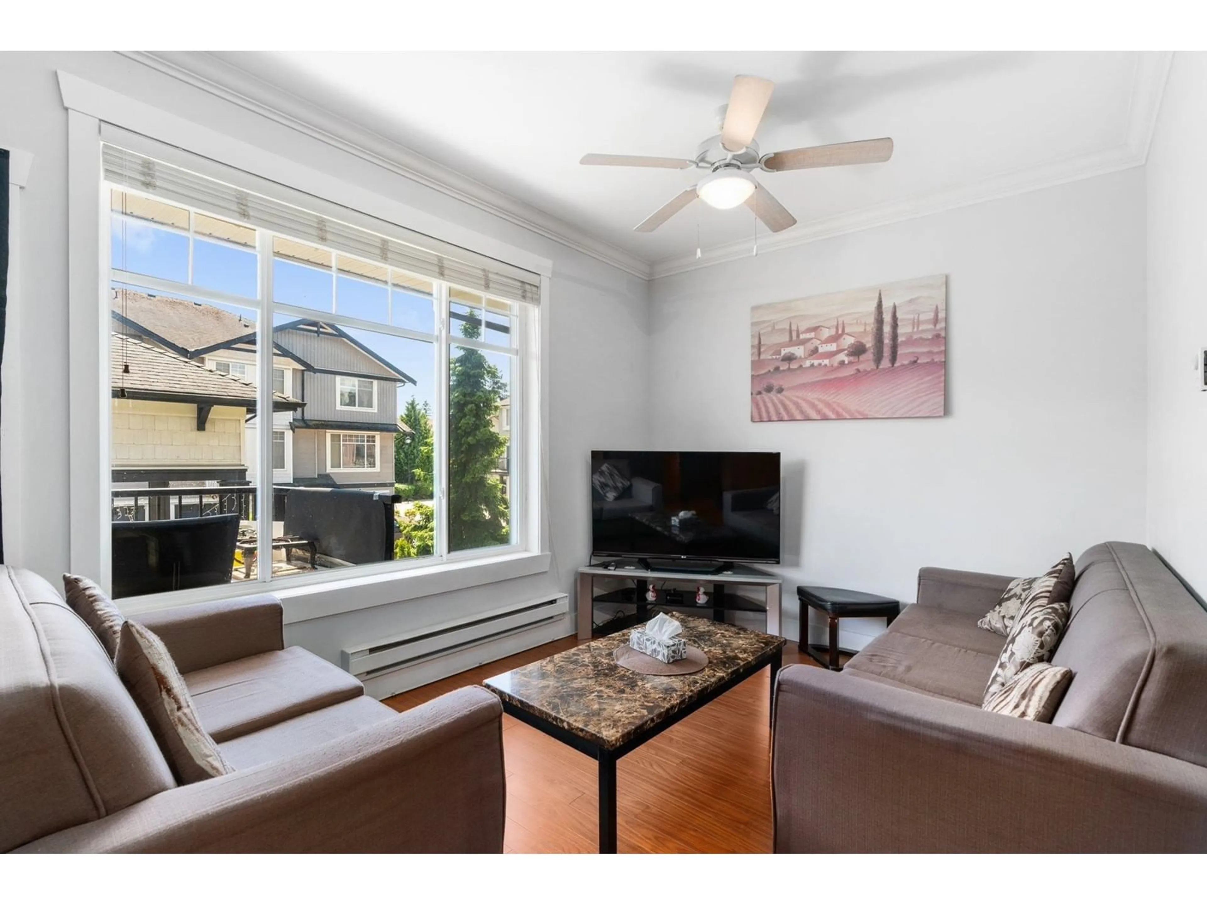 Living room with furniture, wood/laminate floor for 26 - 7156 144, Surrey British Columbia V3W1V5