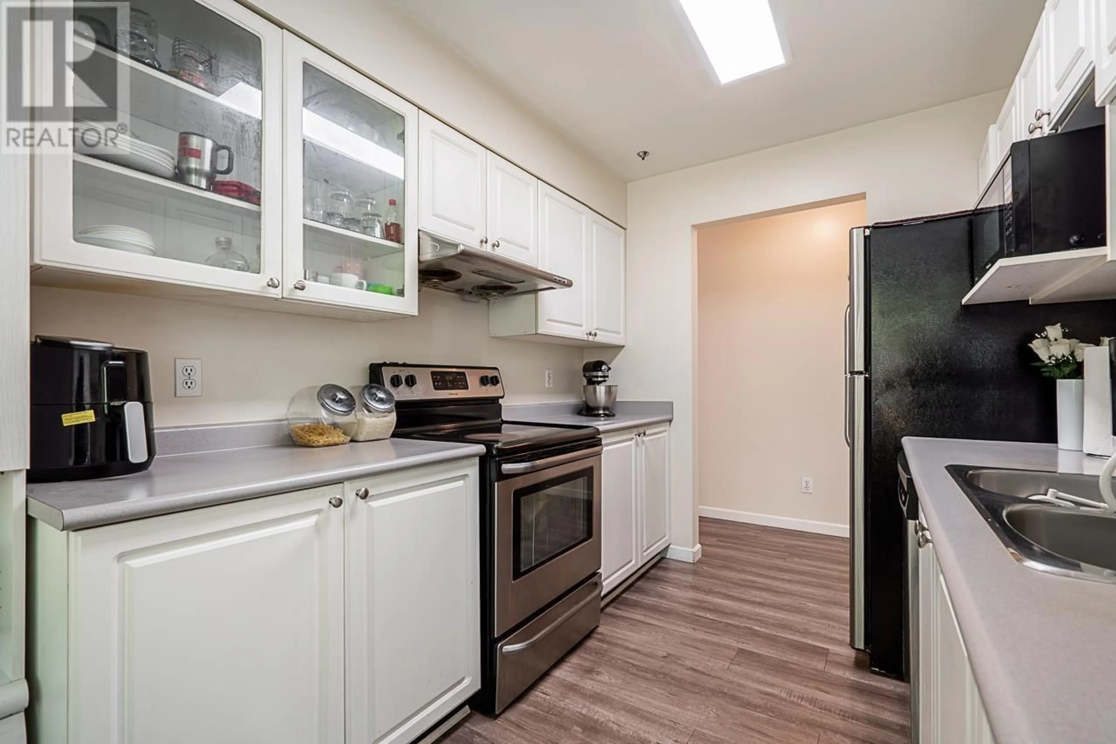 Standard kitchen, unknown for 64 - 2727 KENT AVENUE NORTH, Vancouver British Columbia V5S3T9