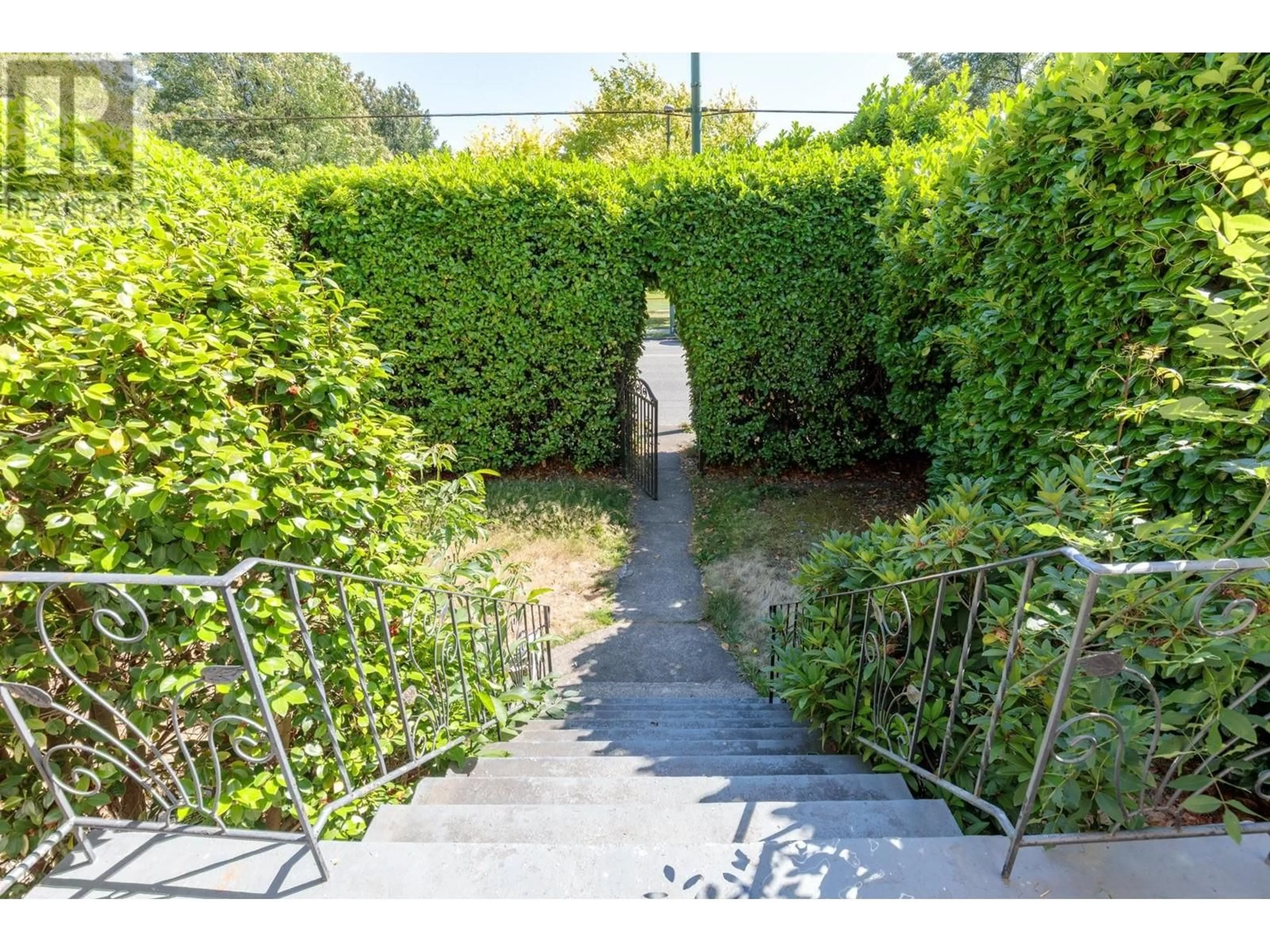 A pic from outside/outdoor area/front of a property/back of a property/a pic from drone, water/lake/river/ocean view for 2529 41ST AVENUE, Vancouver British Columbia V6N3C2